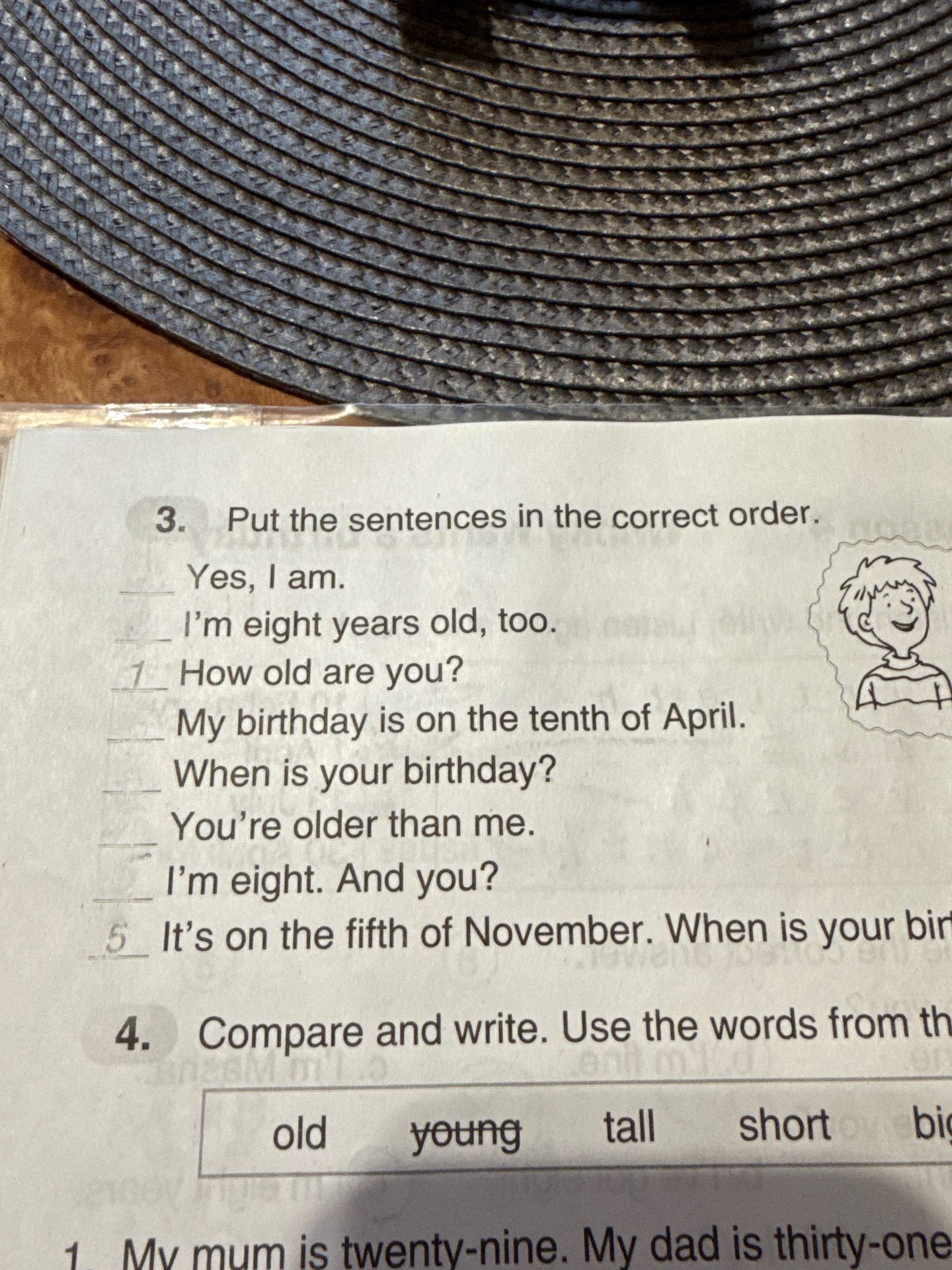 Фото задания: 4. Compare and write. Use the words from the box: old, young, tall, short, big.