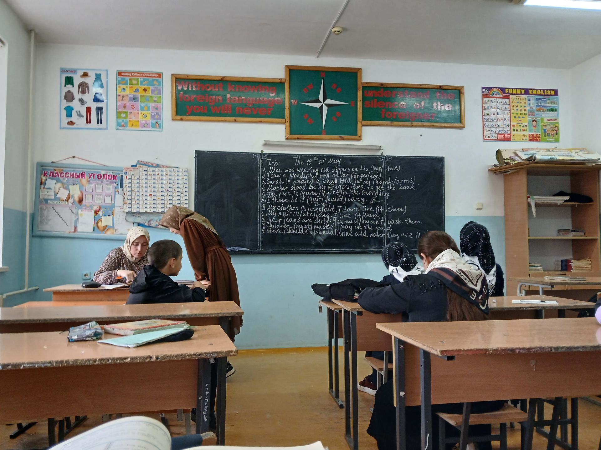 Фото задания: Fill in the gaps with the correct modal verbs (must, mustn't, should, shouldn't).