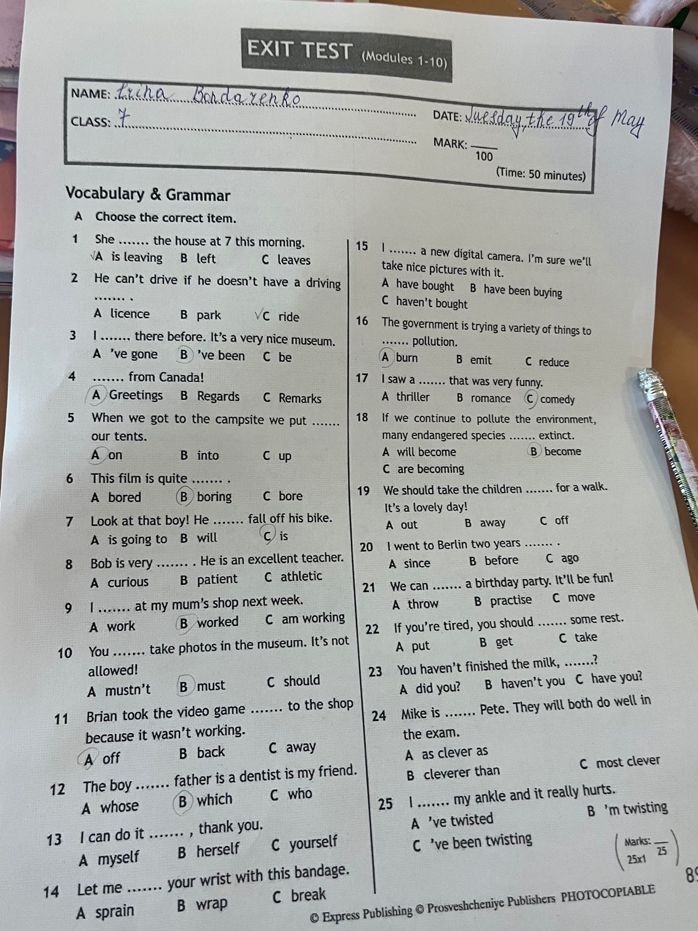 Фото задания: Vocabulary & Grammar A Choose the correct item.