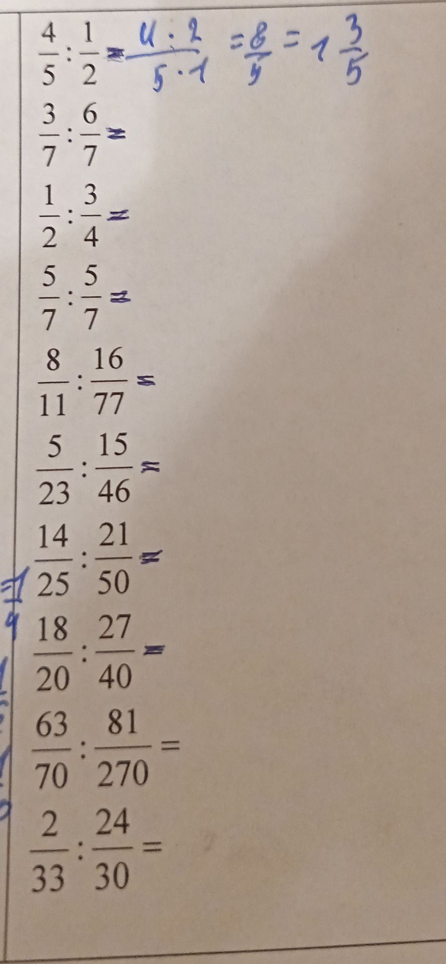 Фото задания: 4/5 : 1/2 = 4/5 * 2/1 = 8/5 = 1 3/5