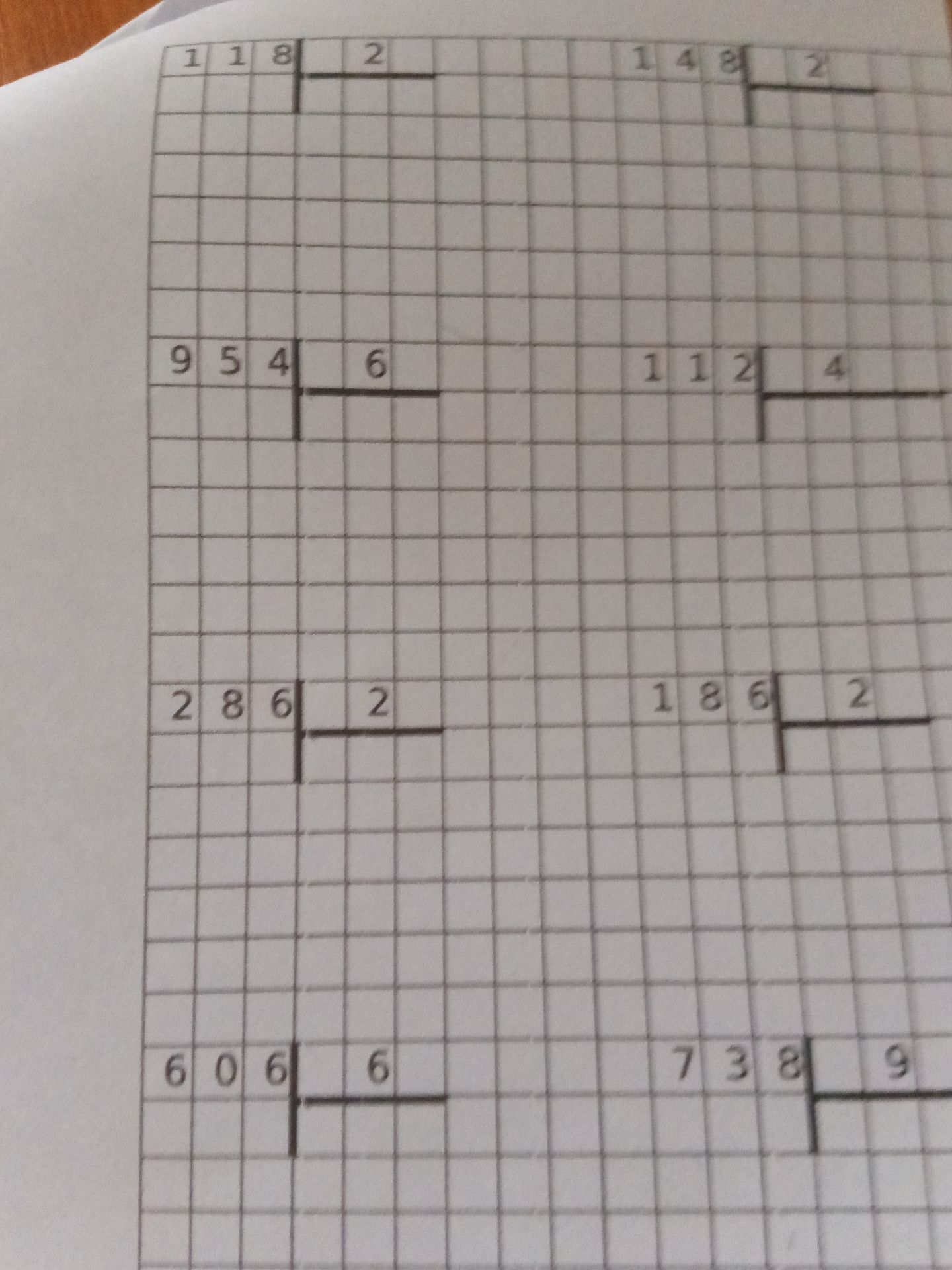 Фото задания: 112 \(\div\) 4 = ?