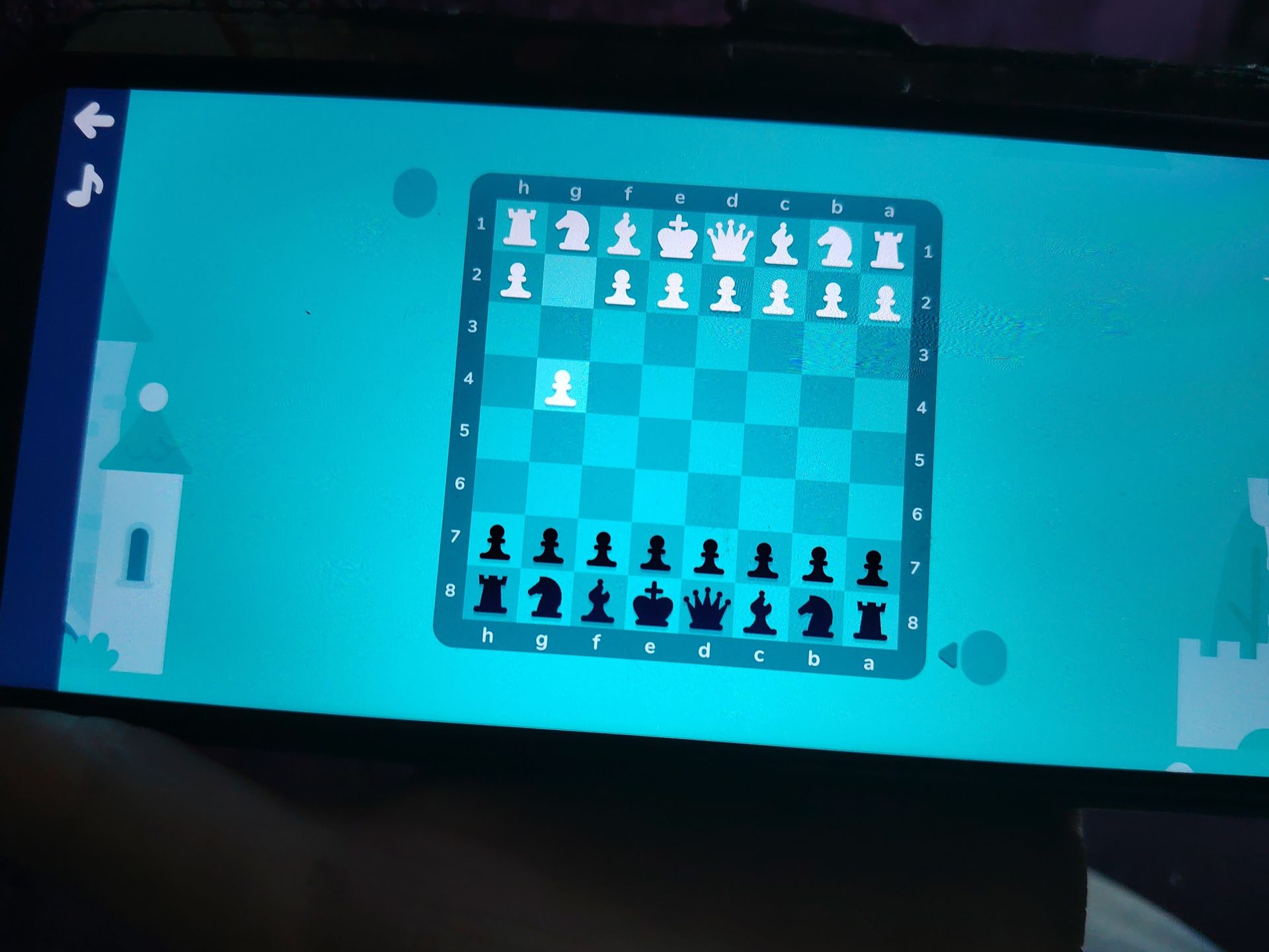 Фото задания: The user has provided an image of a chessboard with pieces. The task is to analyze this image and provide a JSON output.…