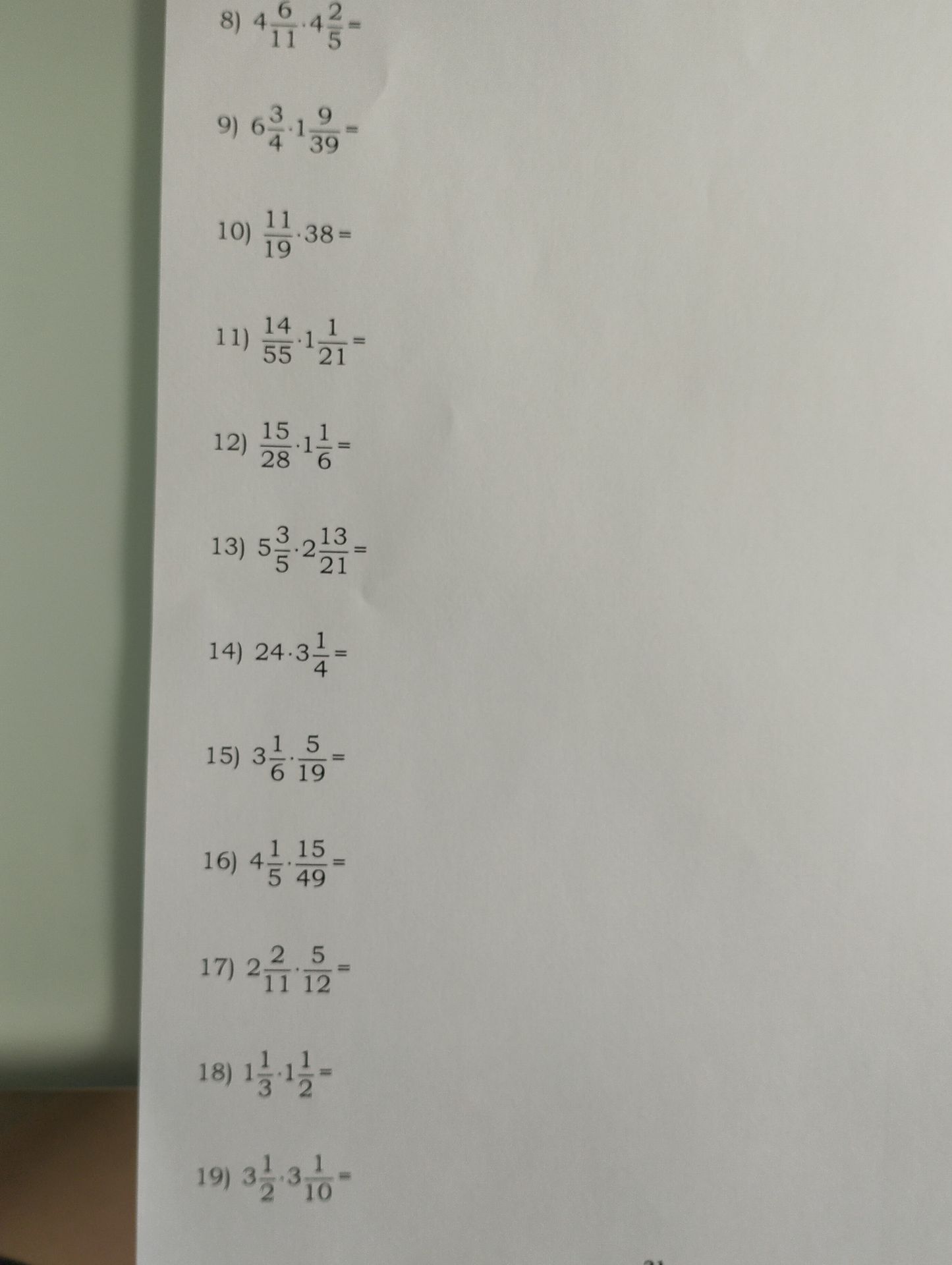 Фото задания: 8) 4\(\frac{6}{11}\)\(\cdot\)4\(\frac{2}{5}\)=