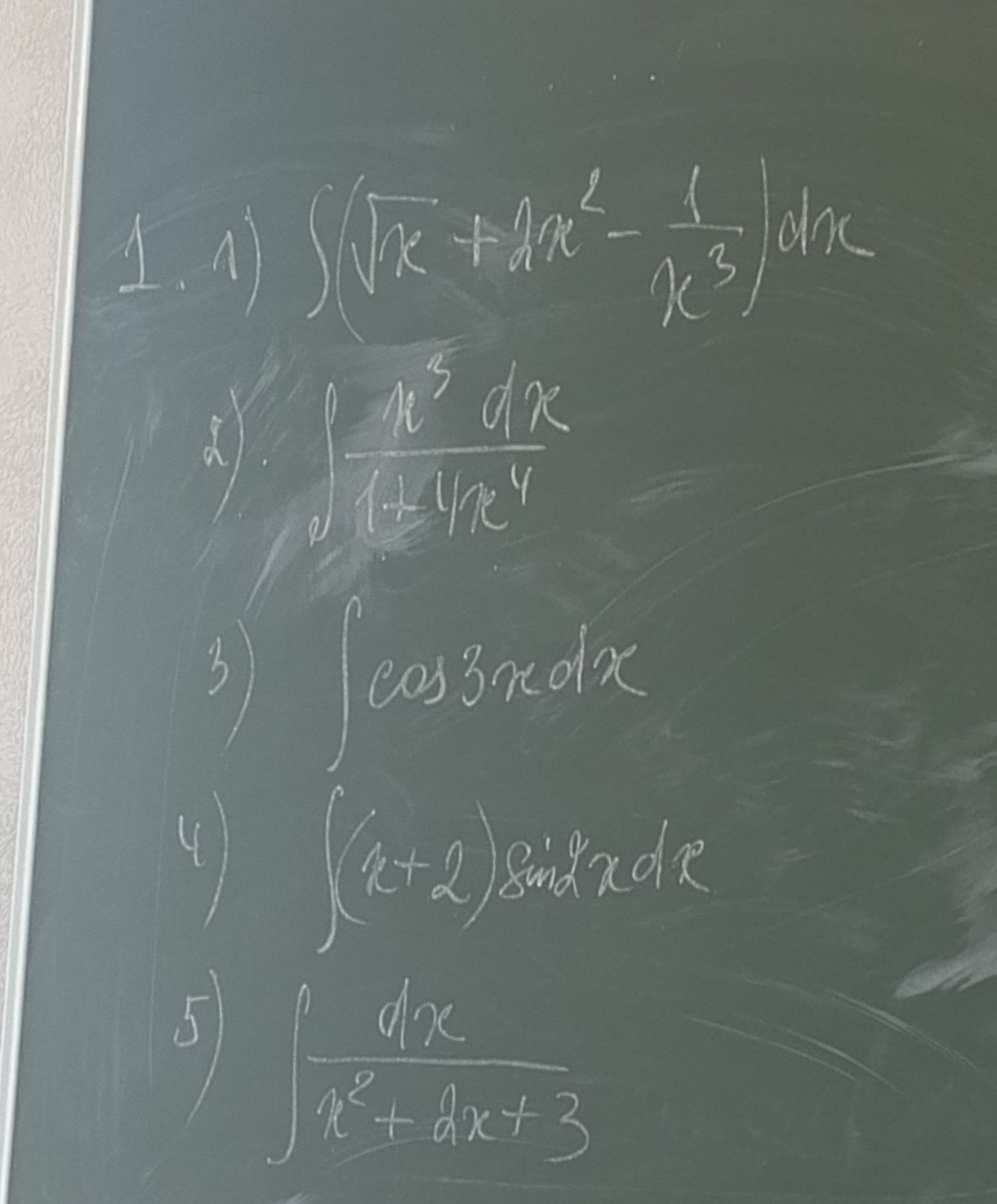 Фото задания: 1. $\int(\sqrt{x} + 2x^2 - \frac{1}{x^3})dx$
