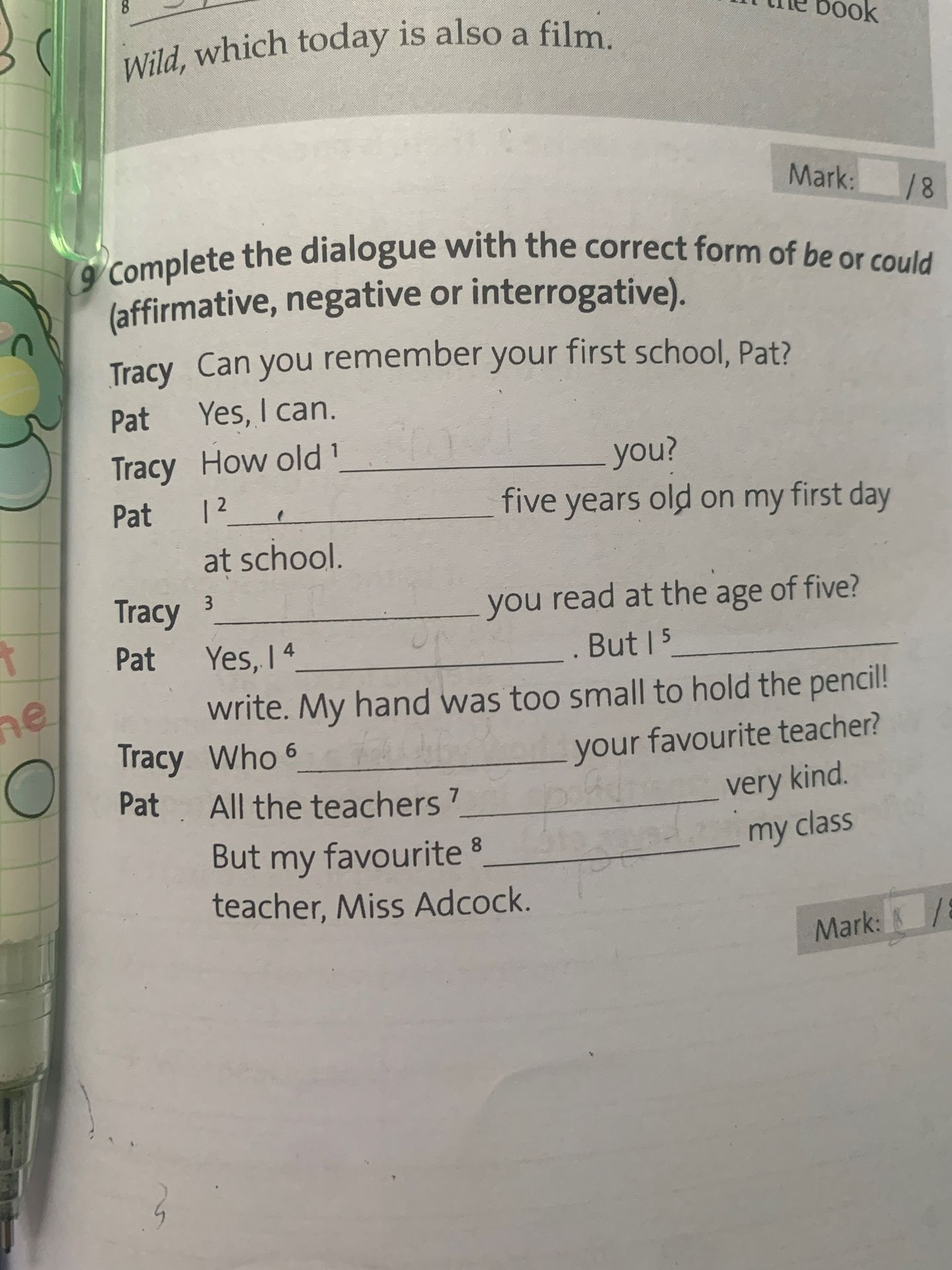 Фото задания: Complete the dialogue with the correct form of be or could (affirmative, negative or interrogative). Tracy: Can you…