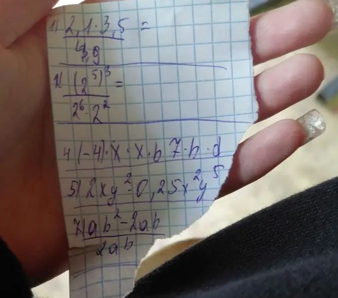 Фото задания: 4 * (-4) * x * x * b^2 * 7 * b * d