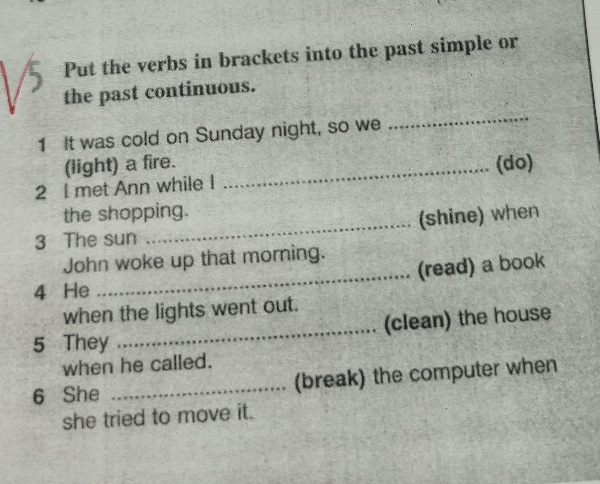Фото задания: Put the verbs in brackets into the past simple or the past continuous.