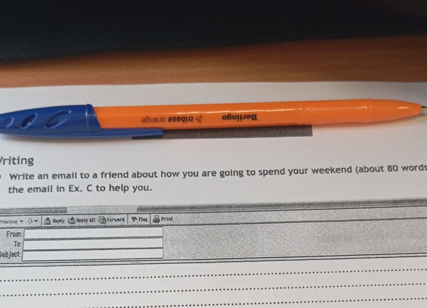 Фото задания: Write an email to a friend about how you are going to spend your weekend (about 80 words) the email in Ex. C to help you.