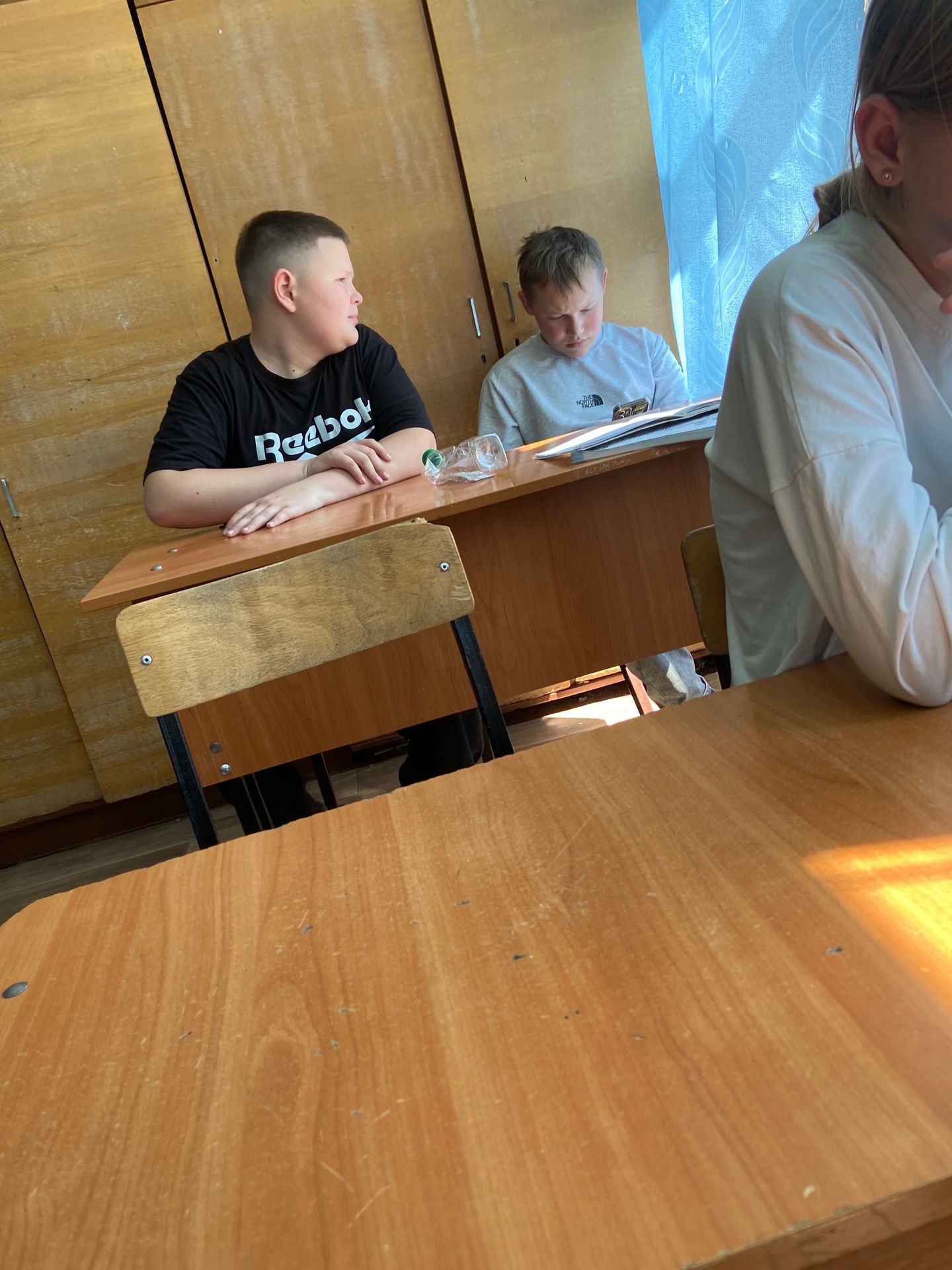 Фото задания: Определите, какая буква пропущена в каждом слове. Обоснуйте выбор.