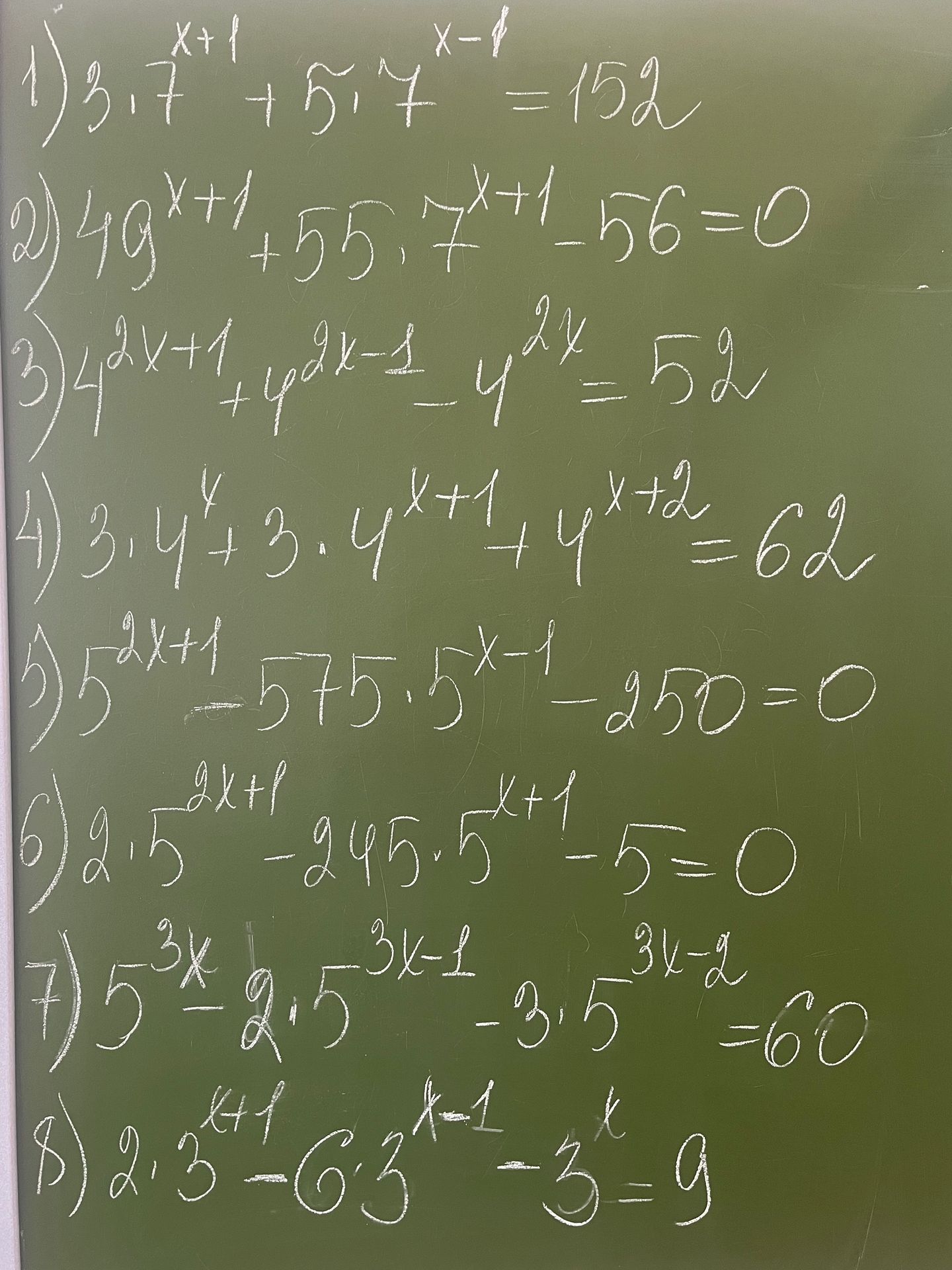 Фото задания: 1) 3 · 7^{x+1} + 5 · 7^{x-1} = 152