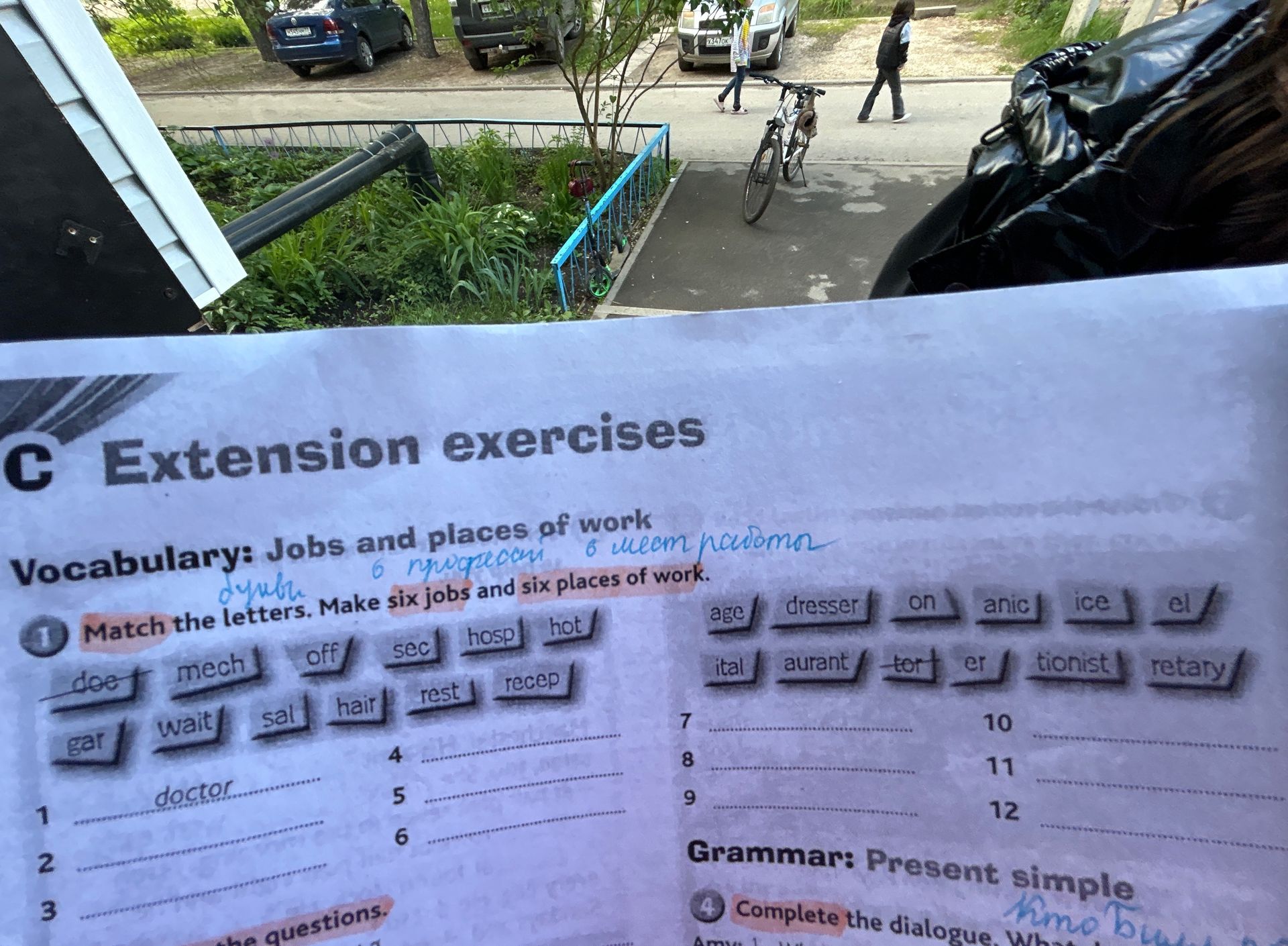 Фото задания: Grammar: Present simple. Complete the dialogue.