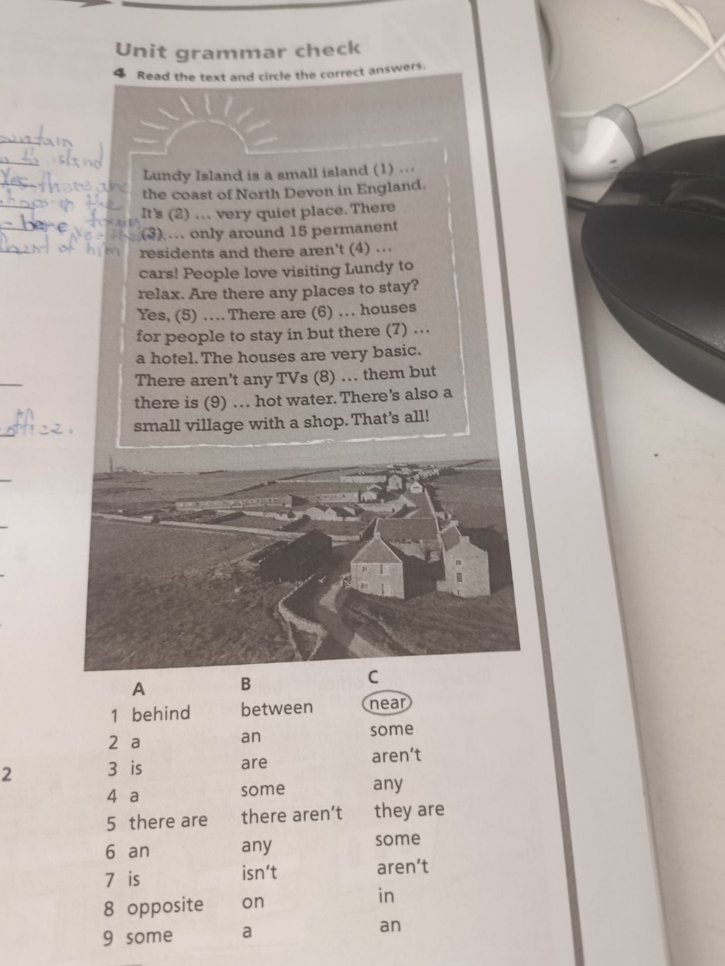 Фото задания: The text below is about Lundy Island. Choose the correct options to complete the text.