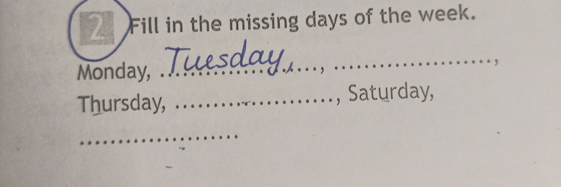 Фото задания: Fill in the missing days of the week.