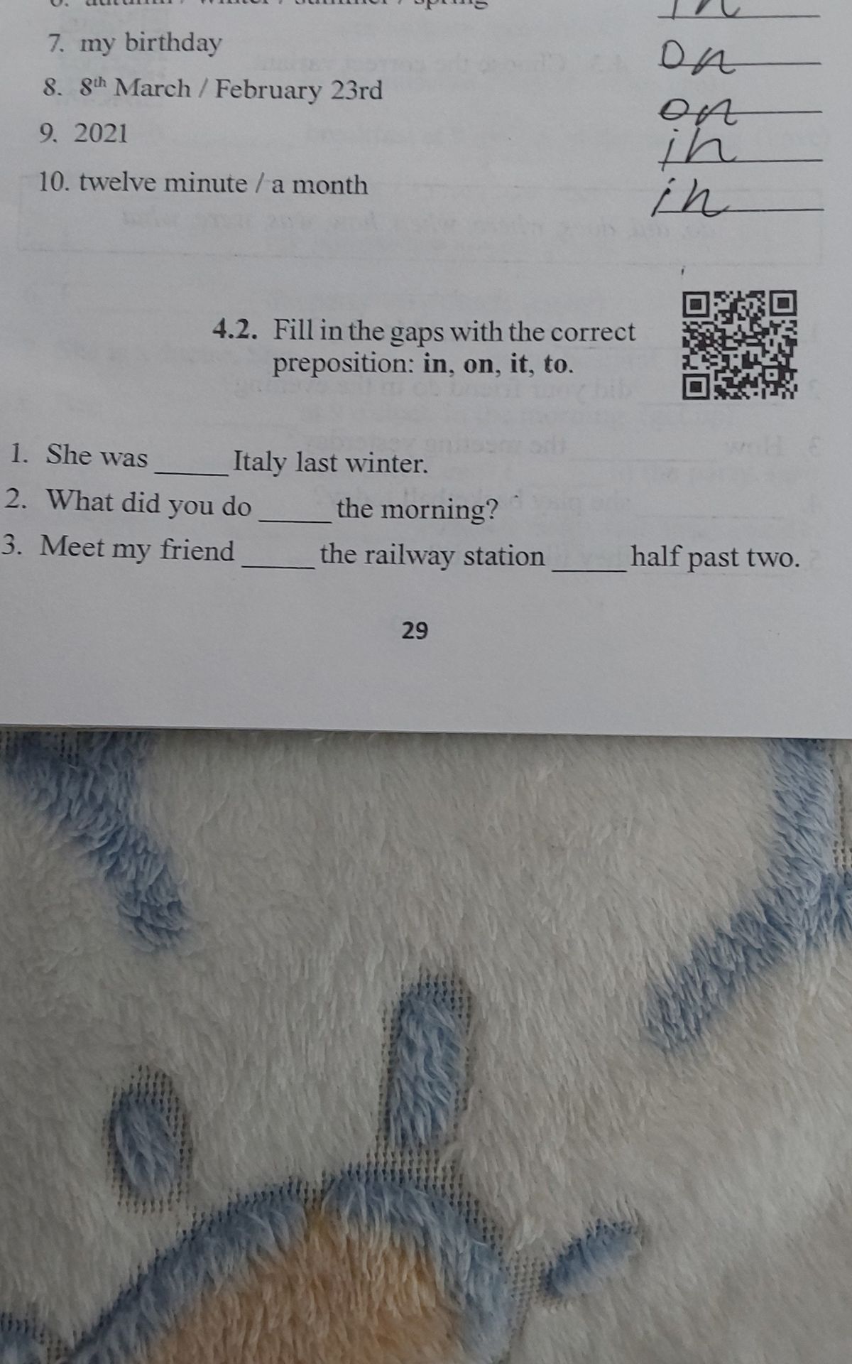 Фото задания: Fill in the gaps with the correct preposition: in, on, it, to.