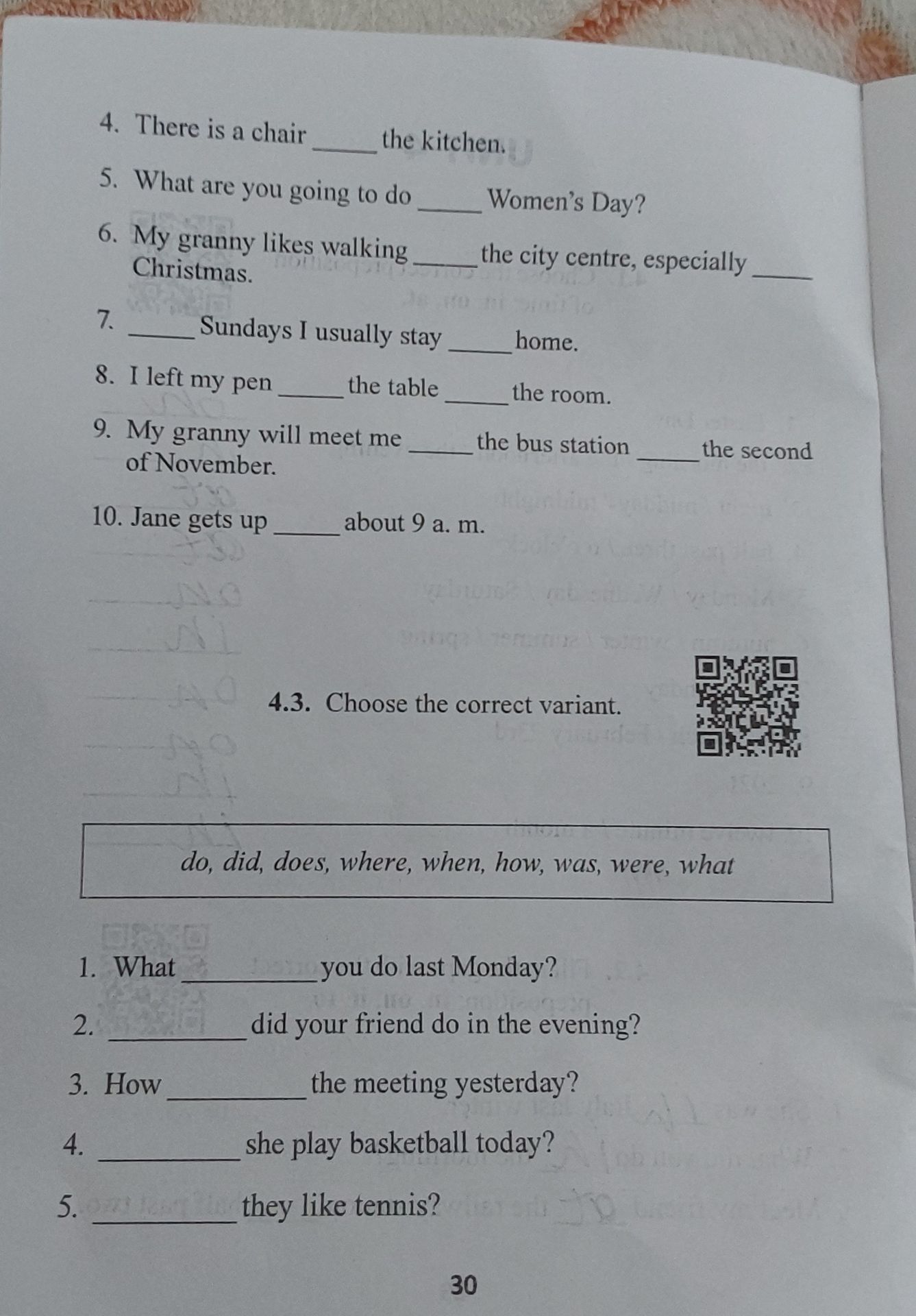 Фото задания: 4.3. Choose the correct variant.