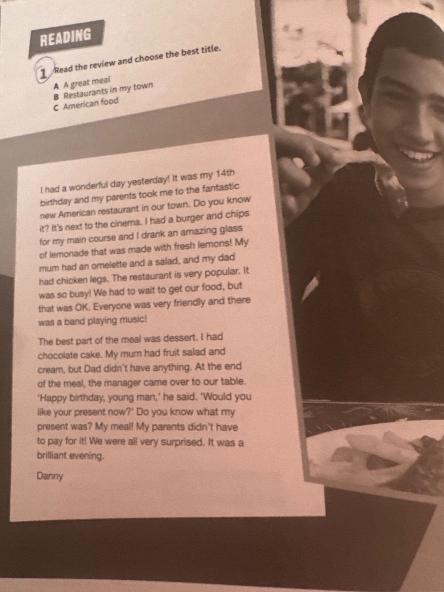 Фото задания: Read the review and choose the best title: A A great meal; B Restaurants in my town; C American food.