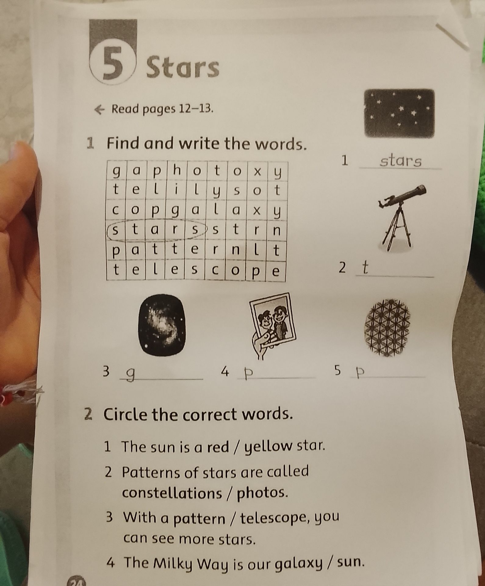 Фото задания: Circle the correct words. 1–4
