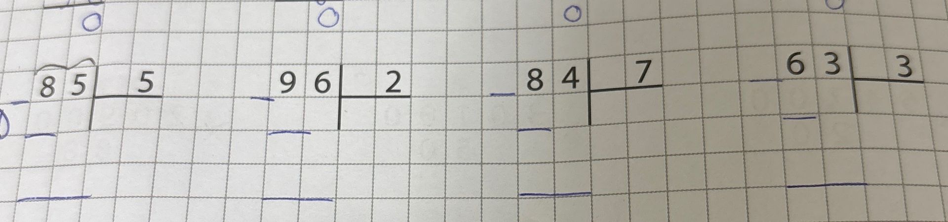 Фото задания: Вычислите примеры: 85 − 5; 96 − 2; 84 − 7; 63 − 3.