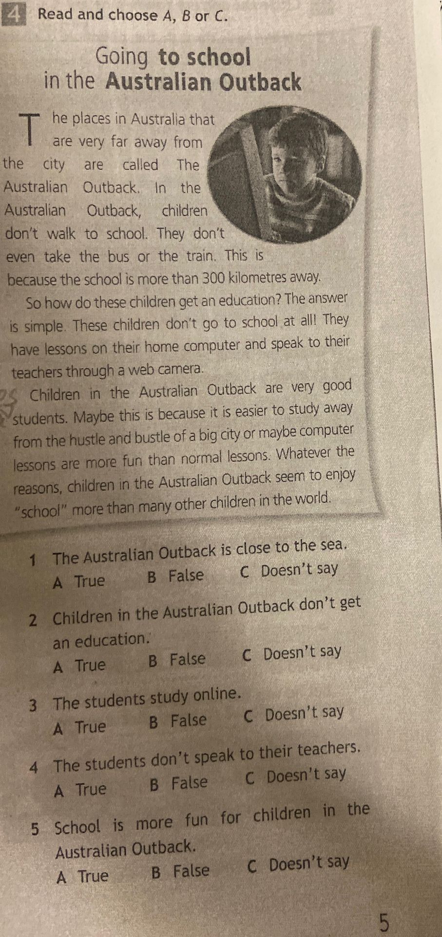 Фото задания: Read and choose A, B or C. 1) The Australian Outback is close to the sea. A True; B False; C Doesn’t say. 2) Children in…