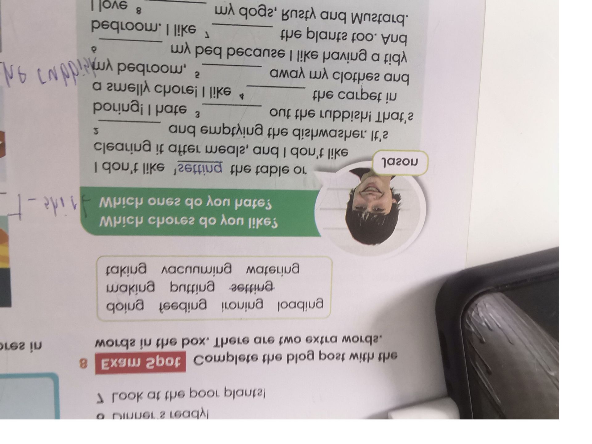 Фото задания: Complete the text with the words from the box: роботы, тефтели, готовит, любит, учится, водит, помогает, японский. I don't…