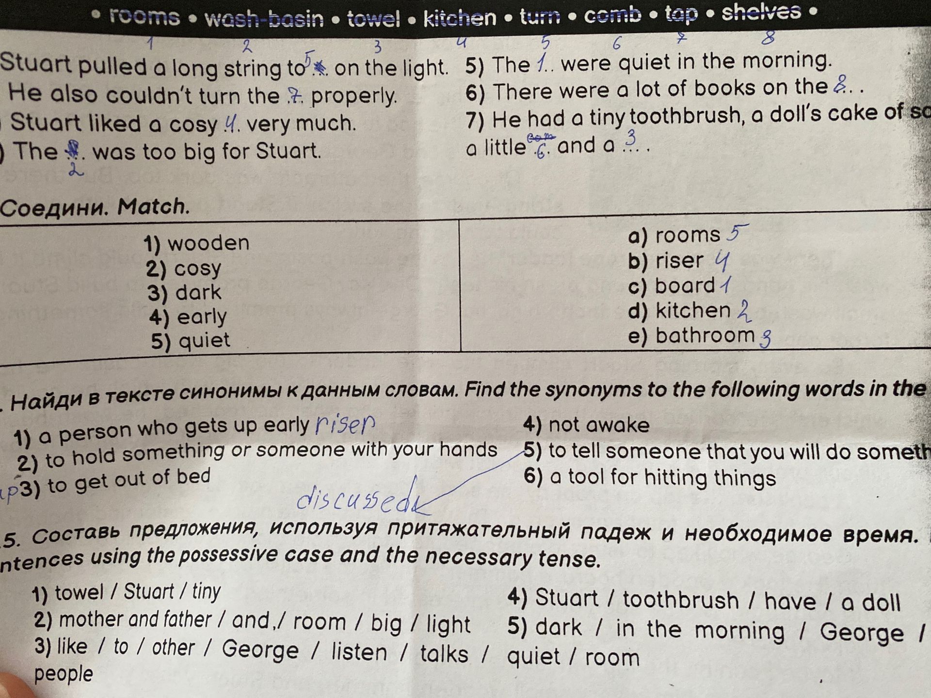 Фото задания: Match: 1) wooden; 2) cosy; 3) dark; 4) early; 5) quiet — a) rooms; b) riser; c) board; d) kitchen; e) bathroom.