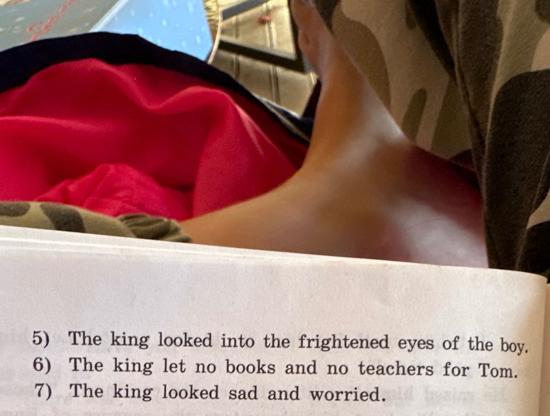 Фото задания: 5) The king looked into the frightened eyes of the boy. 6) The king let no books and no teachers for Tom. 7) The king…