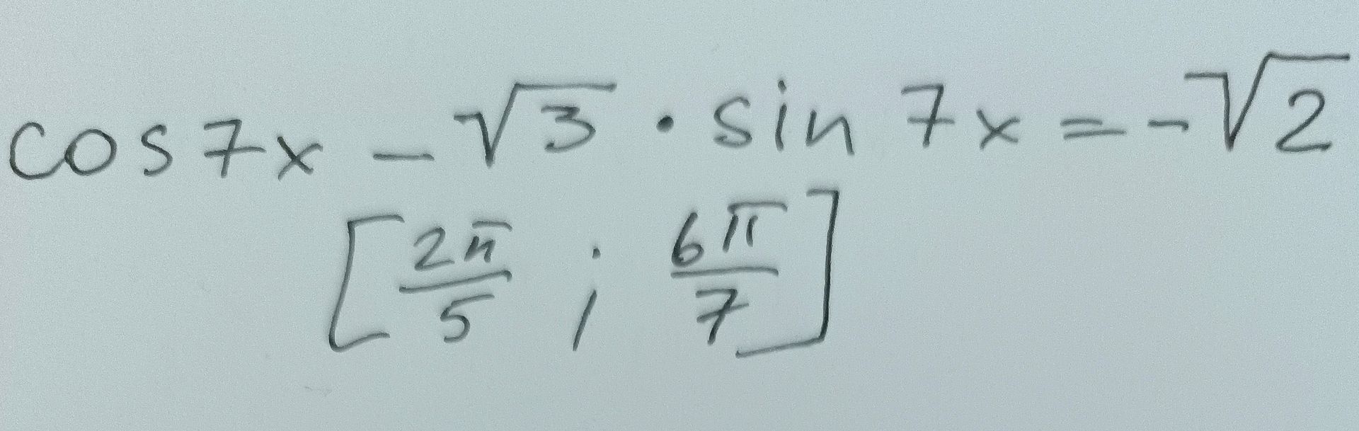 Фото задания: Решите неравенство: \(\cos 7x-\sqrt{3}\sin 7x\le -\sqrt{2}\), если \(x\in\left[\frac{2\pi}{5};\frac{6pi}{7}\right]\).