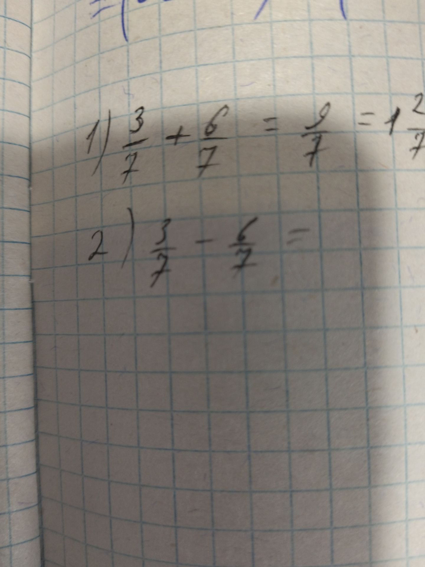 Фото задания: 1) Вычислите: \(\frac{3}{7}+\frac{6}{7}\). 2) Вычислите: \(2\frac{3}{7}+\frac{6}{7}\).