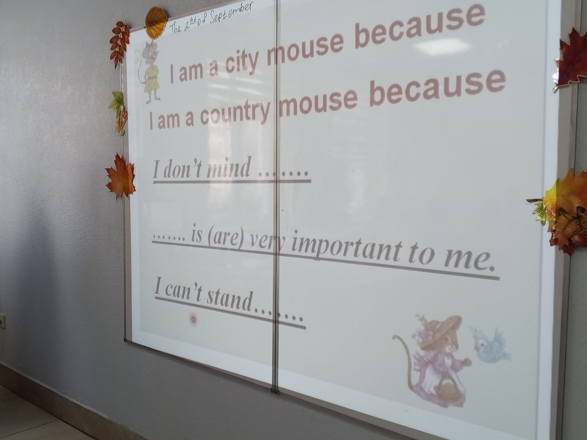 Фото задания: I am a city mouse because __________. I am a country mouse because __________. I don’t mind __________. __________ is (are)…