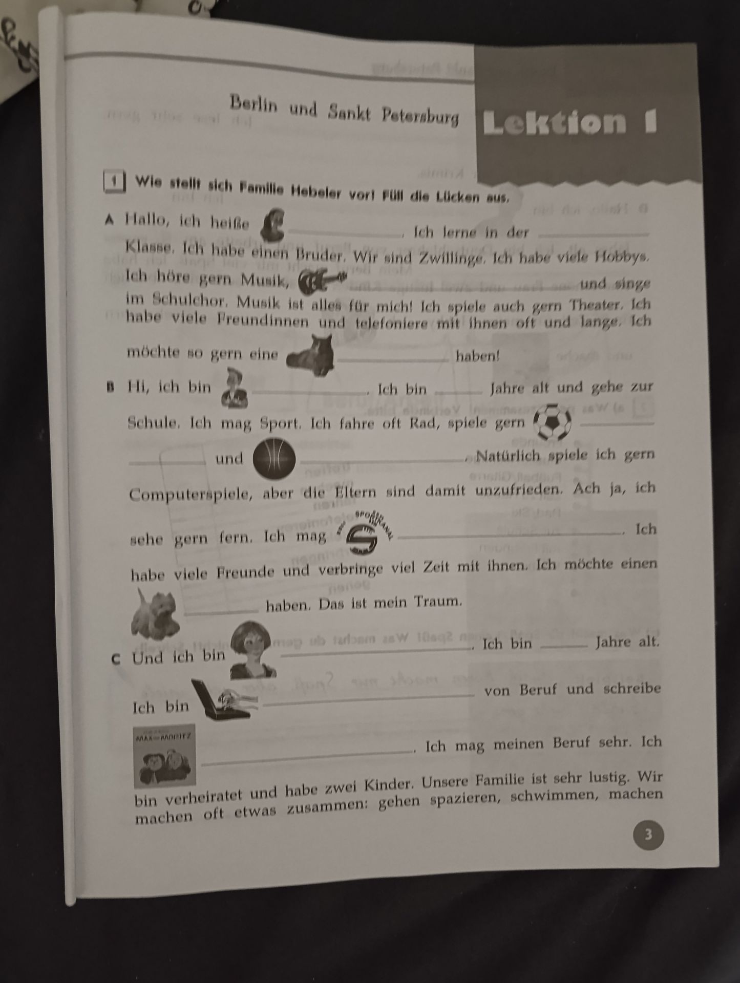 Фото задания: 1. Wie stellt sich Familie Hebesler vor? Füllt die Lücken aus. A. Hallo, ich heiße ___, ich lerne in der ___ Klasse. Ich habe…