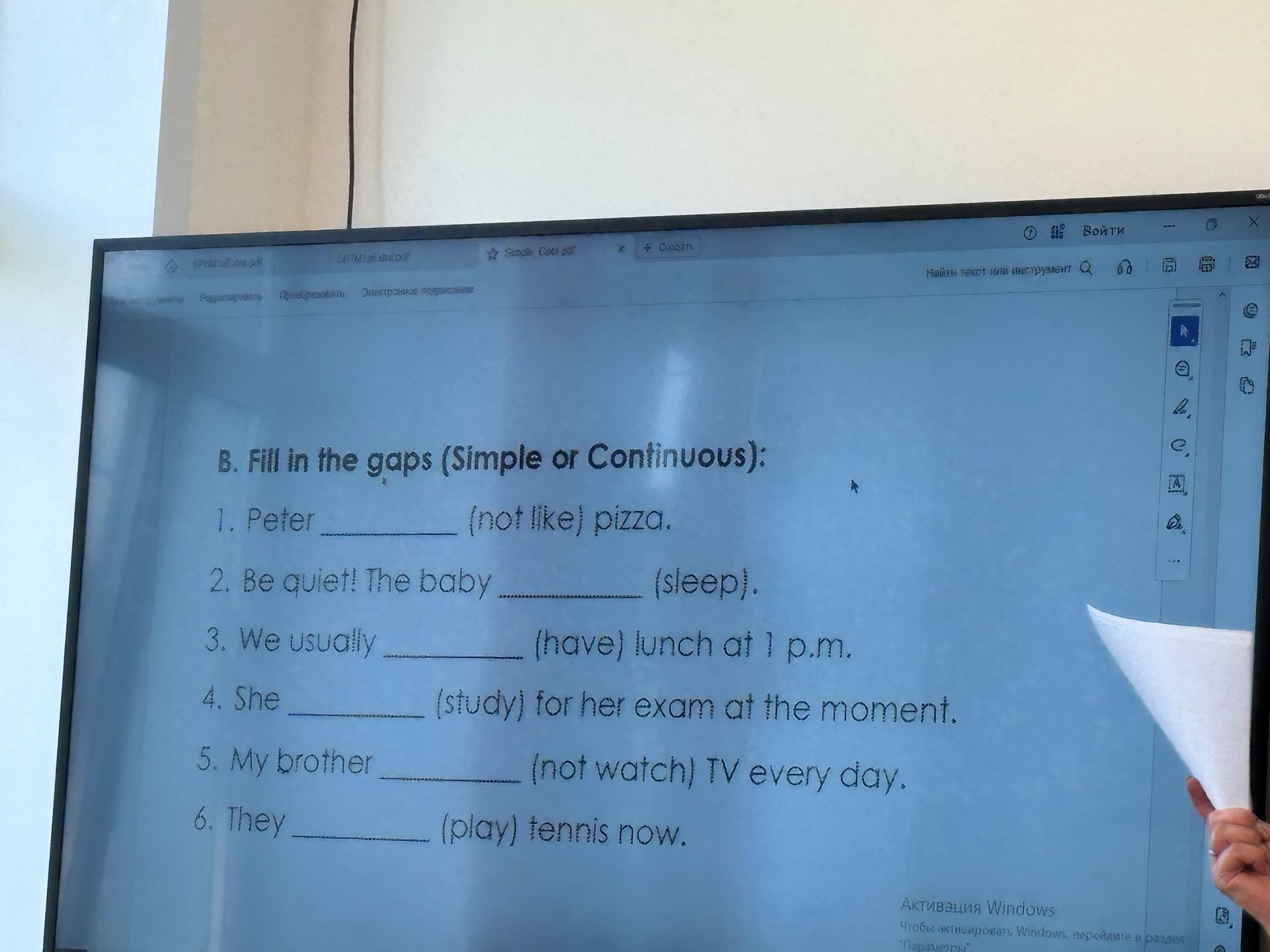 Фото задания: B. Fill in the gaps (Simple or Continuous): 1. Peter ______ (not like) pizza. 2. Be quiet! The baby ______ (sleep). 3. We…