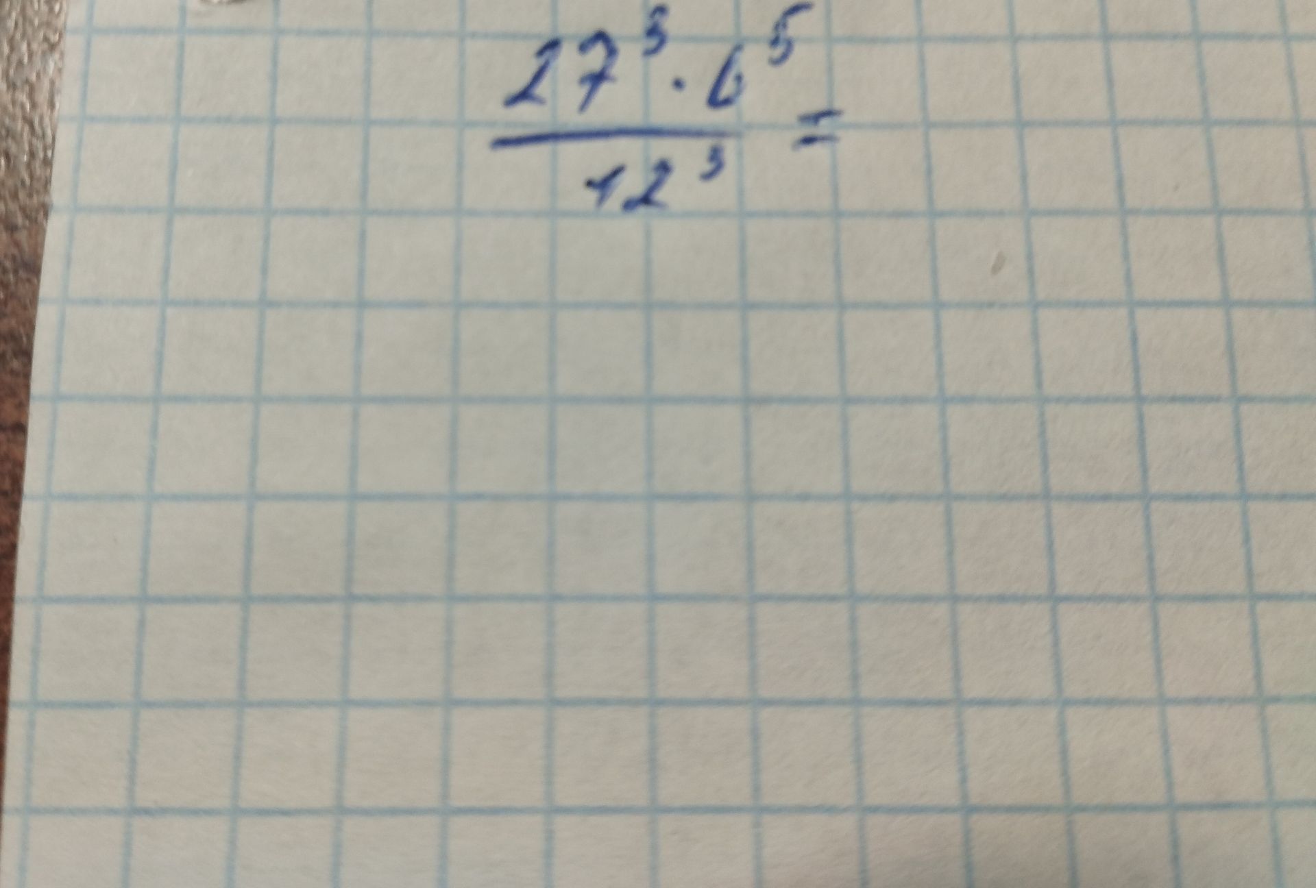 Фото задания: \(\dfrac{27^3\cdot 6^3}{12^3}\)