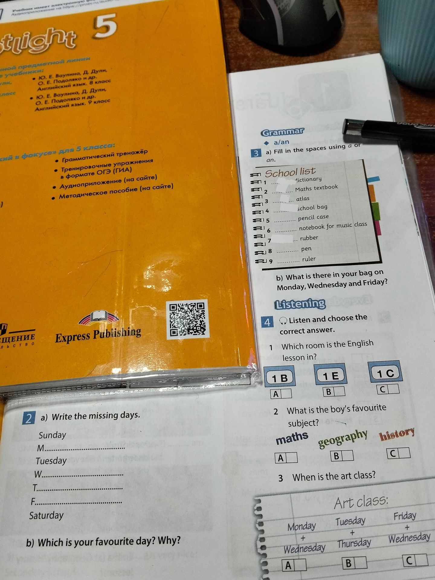 Фото задания: 3. Grammar: a/an. a) Fill in the spaces using a or an: 1 ... dictionary; 2 ... Maths textbook; 3 ... atlas; 4 ... school bag;…