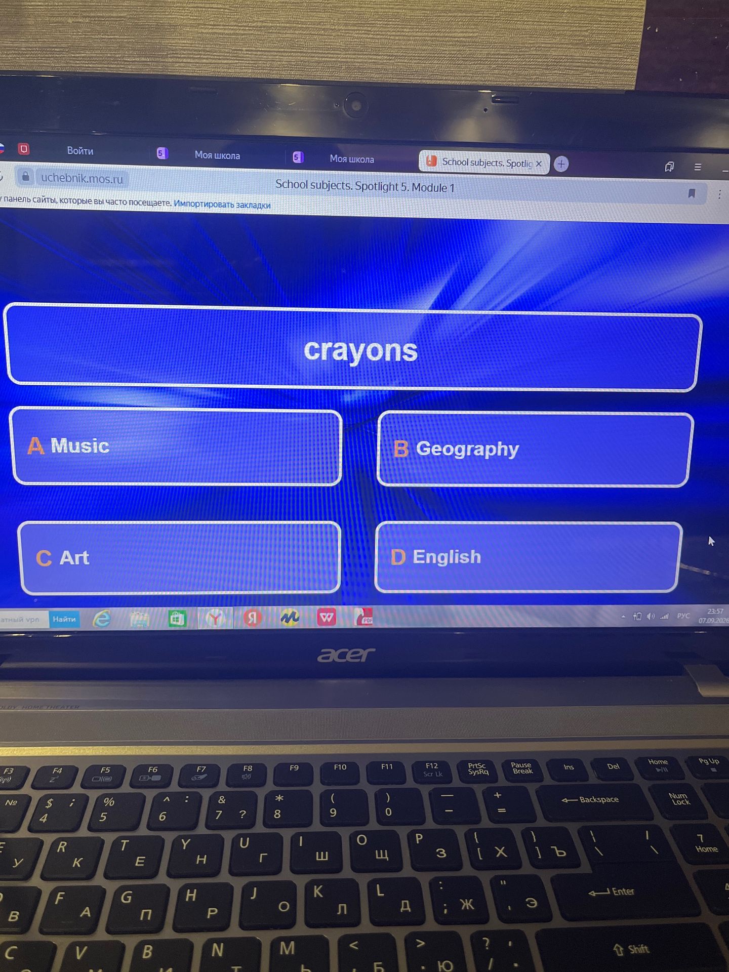 Фото задания: crayons. A Music, B Geography, C Art, D English.