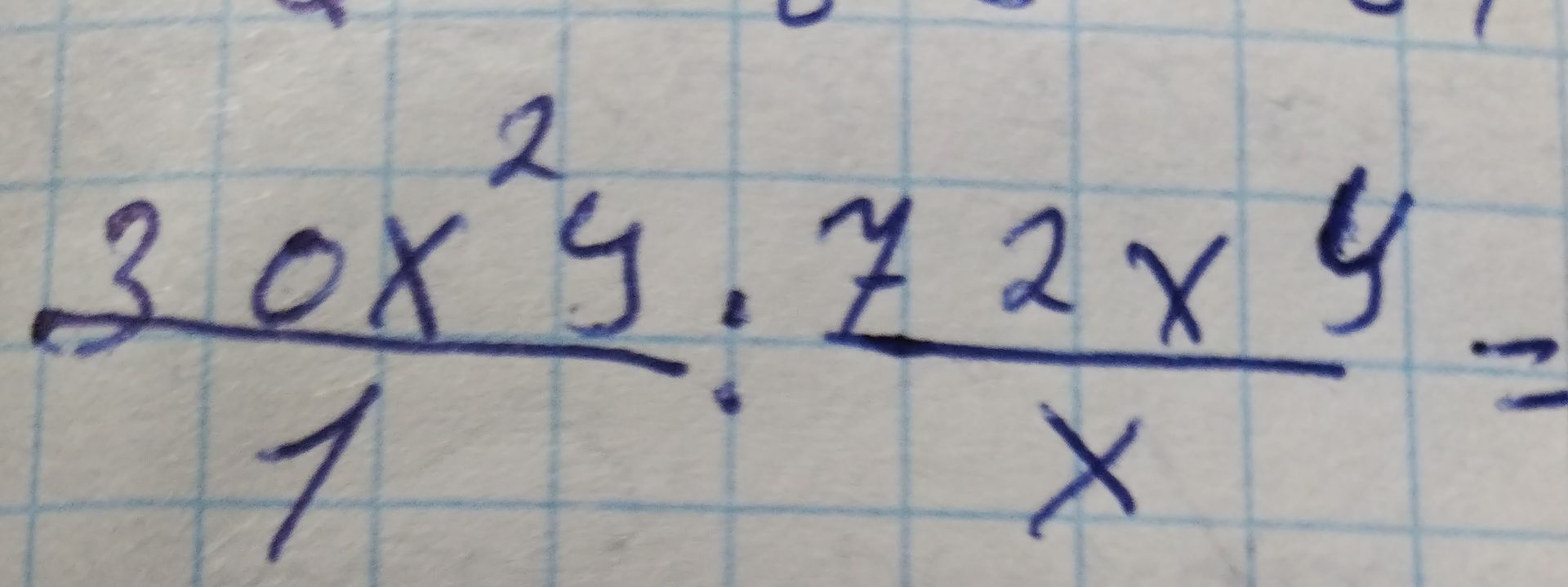 Фото задания: Упростить выражение: \(\frac{30x^2y}{7}\cdot\frac{7x^2y}{x}\).