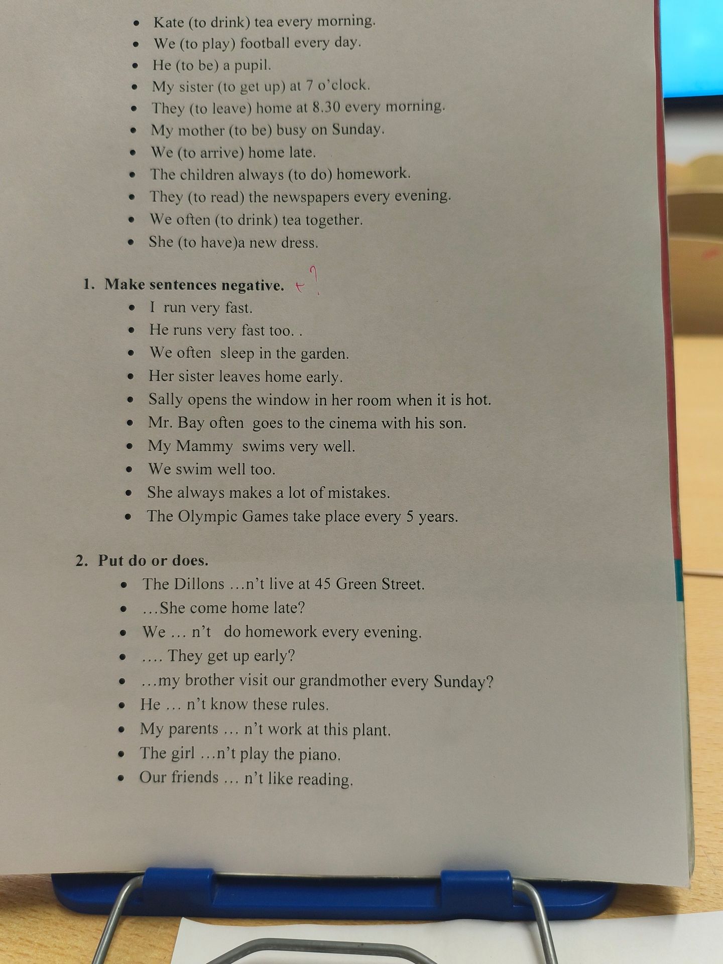 Фото задания: Complete the sentences with the correct form of the verbs in brackets: Kate (to drink) tea every morning. We (to play)…