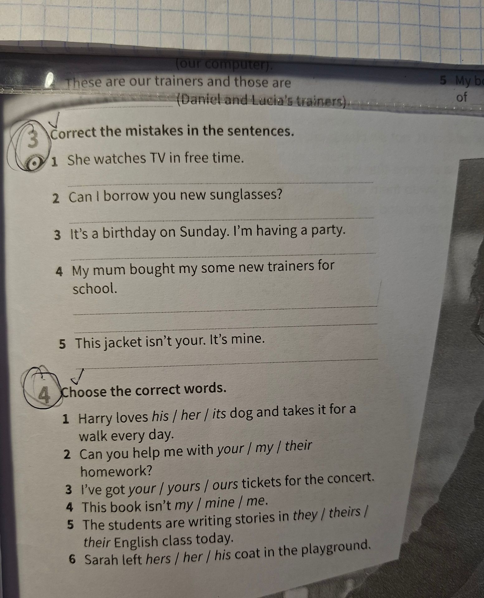 Фото задания: 4. Choose the correct words. 1. Harry loves his / her / its dog and takes it for a walk every day. 2. Can you help me with…