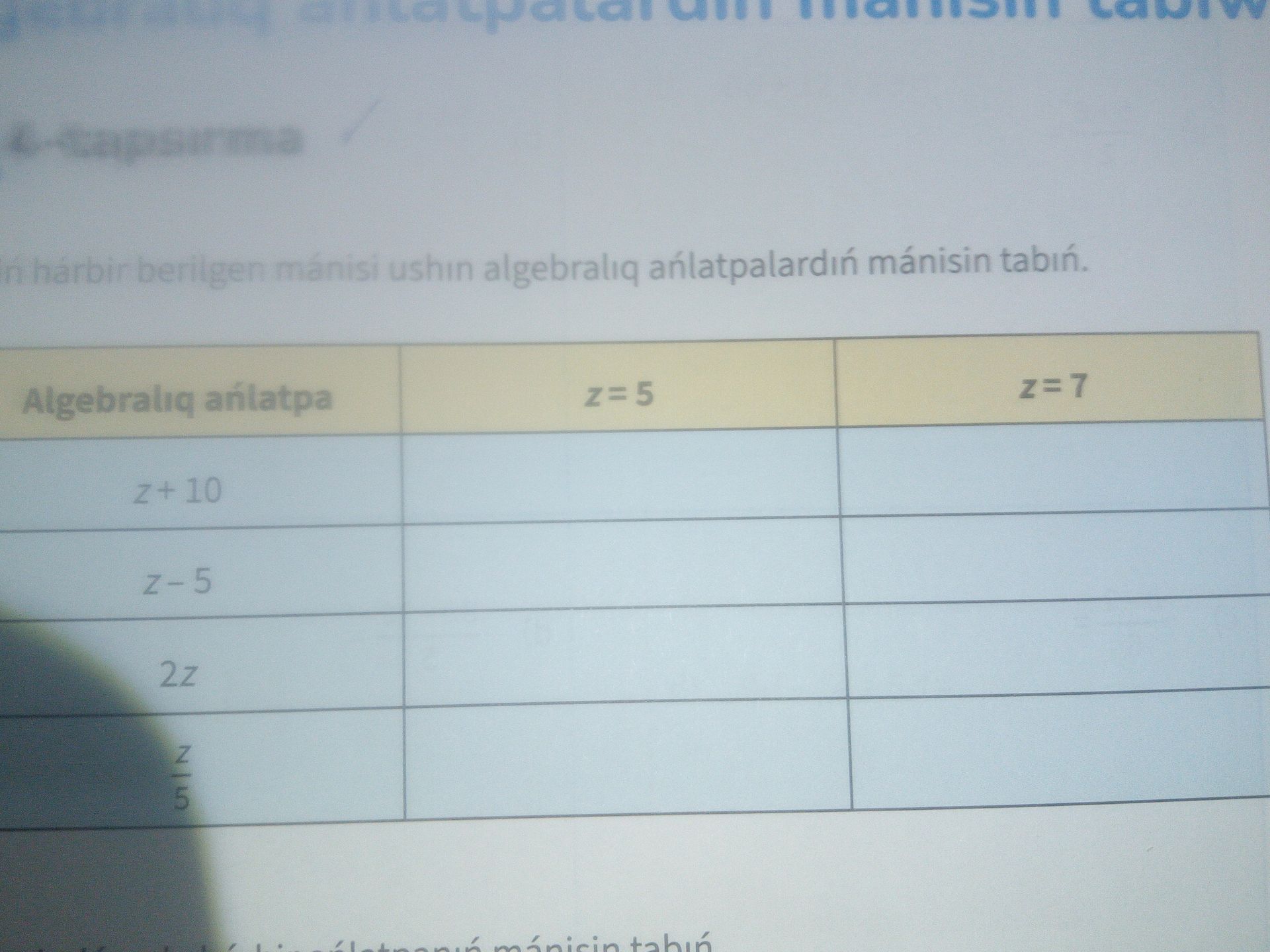 Фото задания: Jadvalni to‘ldiring: algebraik ifodalarning qiymatini toping. Ustunlar: z = 5 va z = 7. Ifodalar: z + 10; z − 5; 22; z/5.