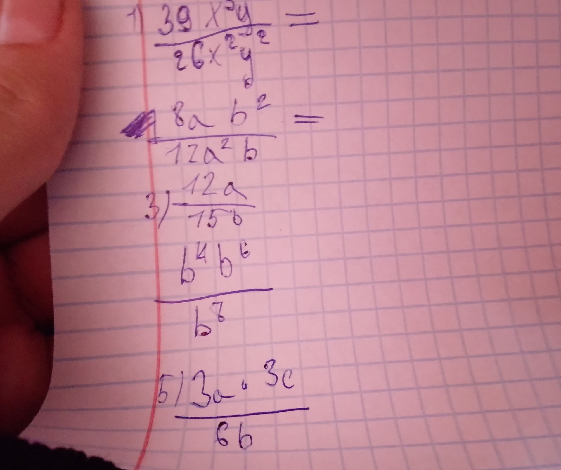 Фото задания: 1) \(\dfrac{39x^3y}{26x^2y^6}=\)