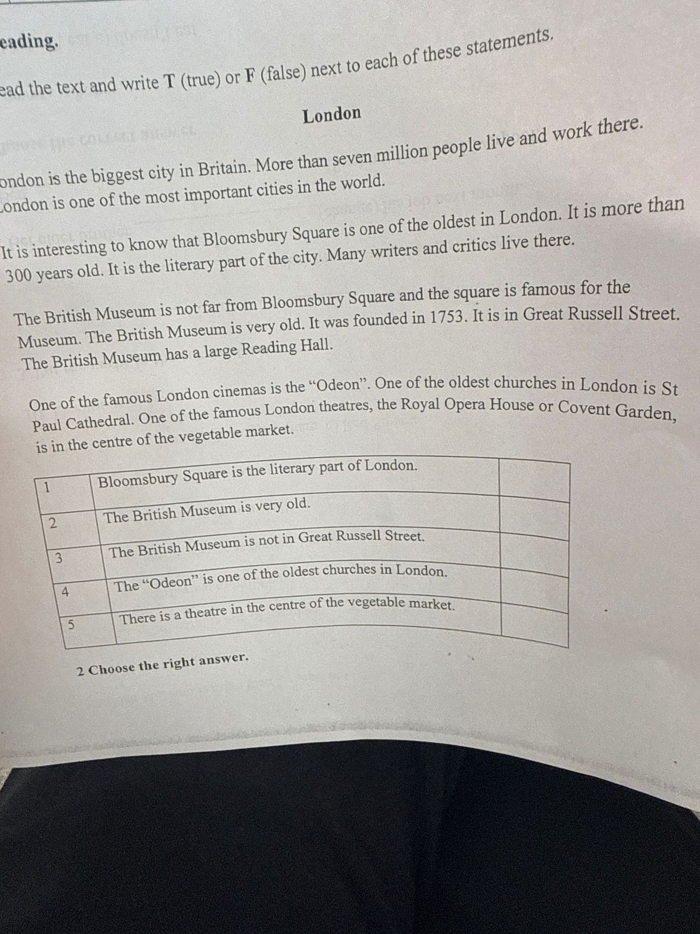 Фото задания: Read the text and write T (true) or F (false) next to each of these statements. 1. Bloomsbury Square is the literary part…
