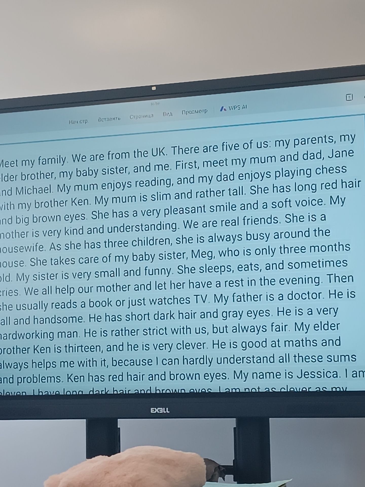 Фото задания: Read the text about Jessica’s family. The passage is partially cropped on the left and at the bottom of the photograph.