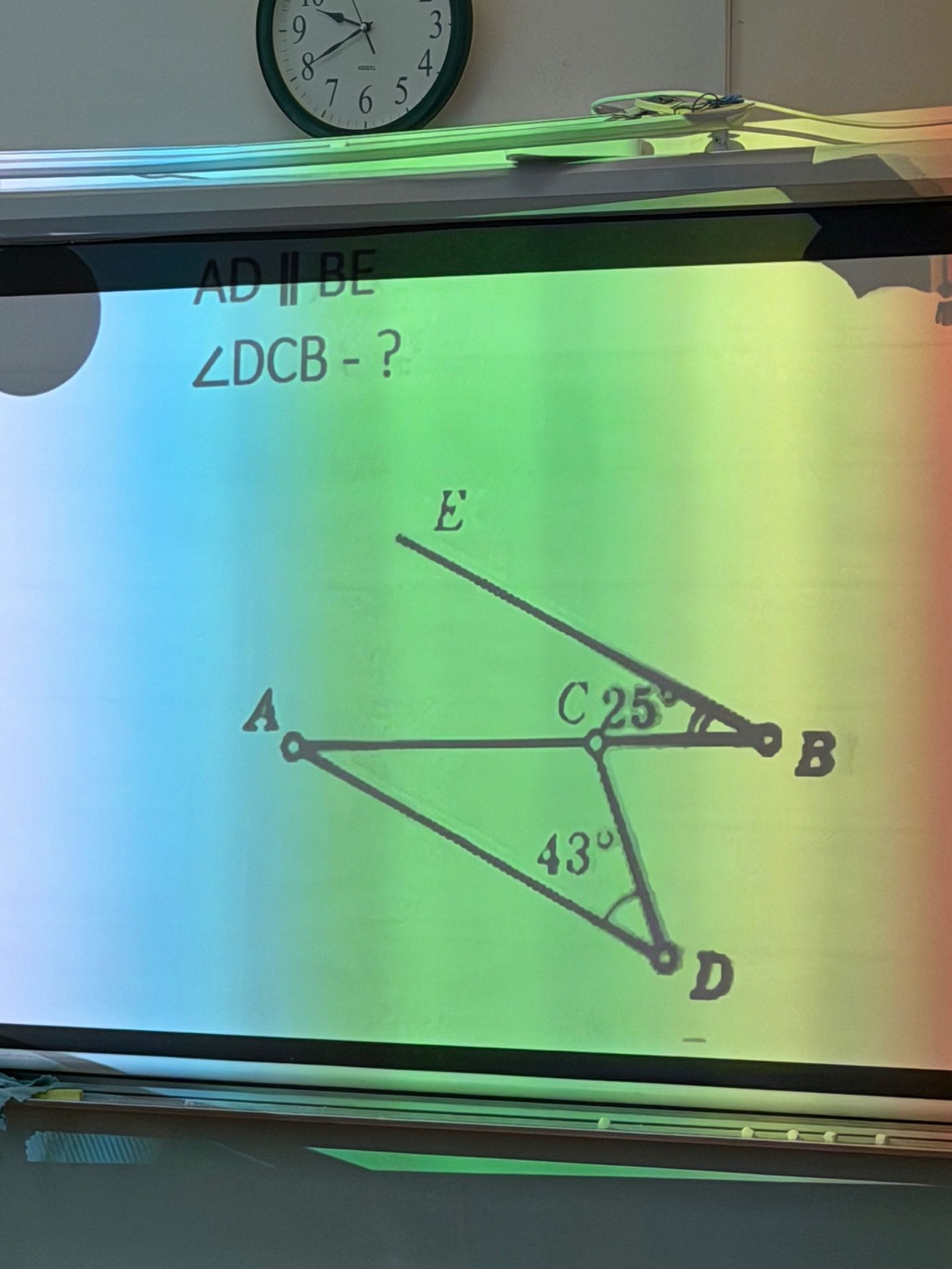Фото задания: AD ∥ BE. На рисунке ∠CBE = 25°, ∠ADC = 43°. Найти ∠DCB.