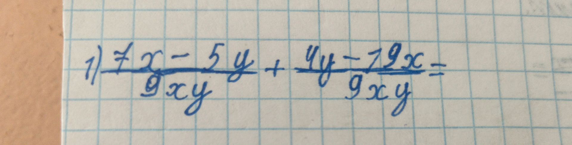 Фото задания: 1) \(\frac{7x-5y}{9xy}+\frac{9y-79x}{9xy}\)