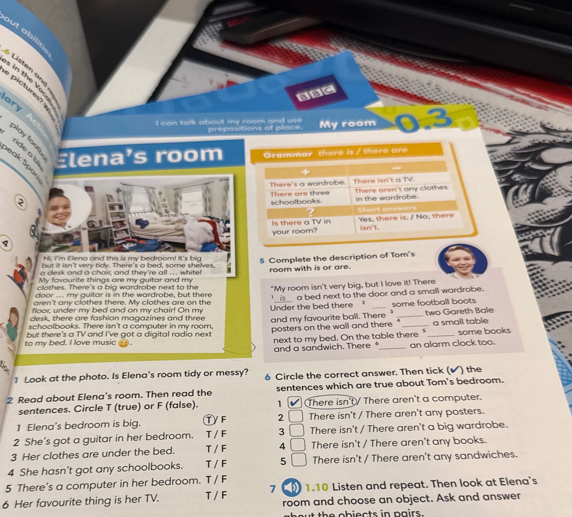 Фото задания: 5. Complete the description of Tom’s room with is or are. “My room isn’t very big, but I love it! There ___ a bed next to the…