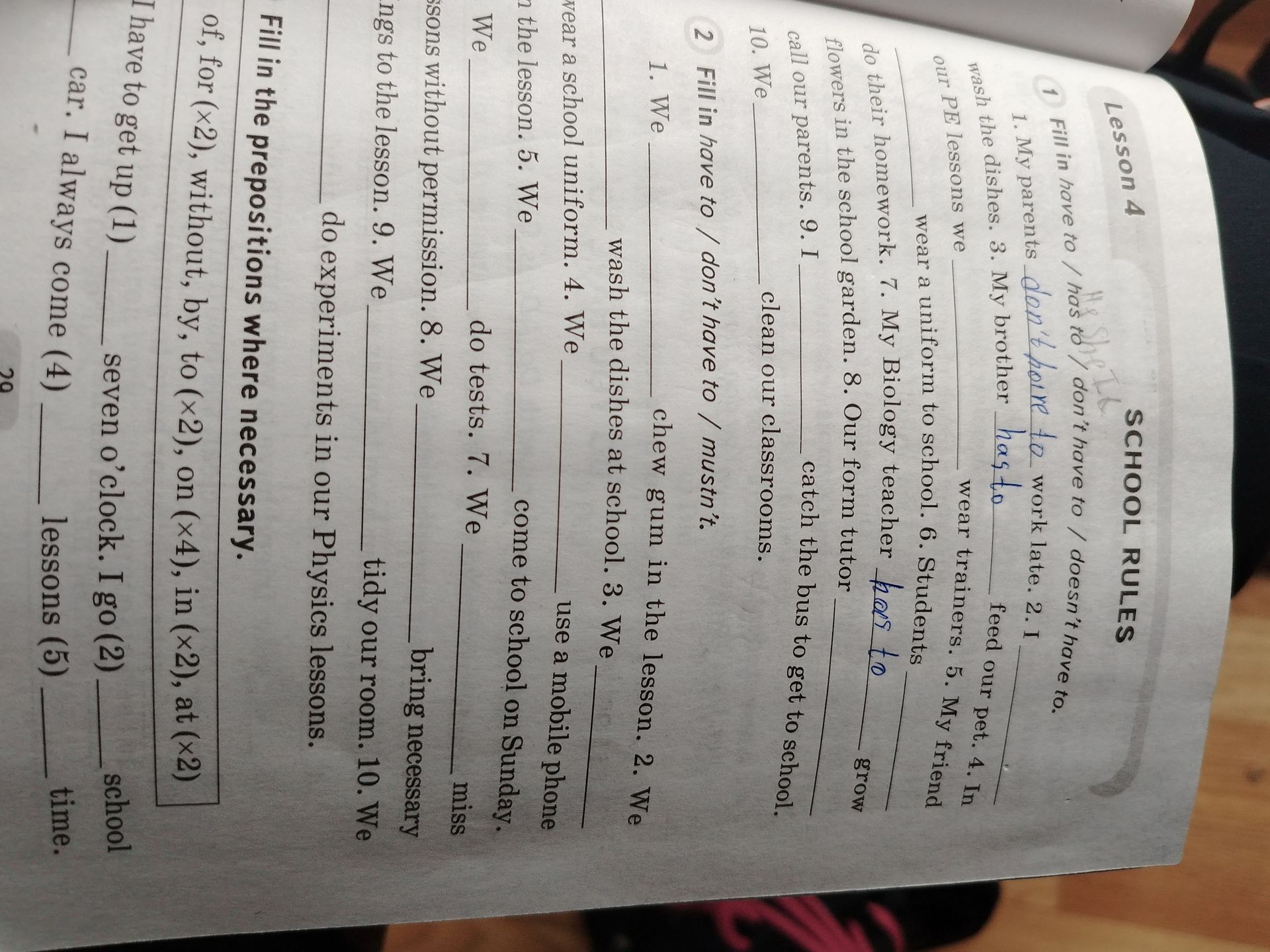 Фото задания: 1. Fill in have to / has to / don’t have to / doesn’t have to. 1) My parents ___ work late. 2) I ___ wash the dishes. 3) My…