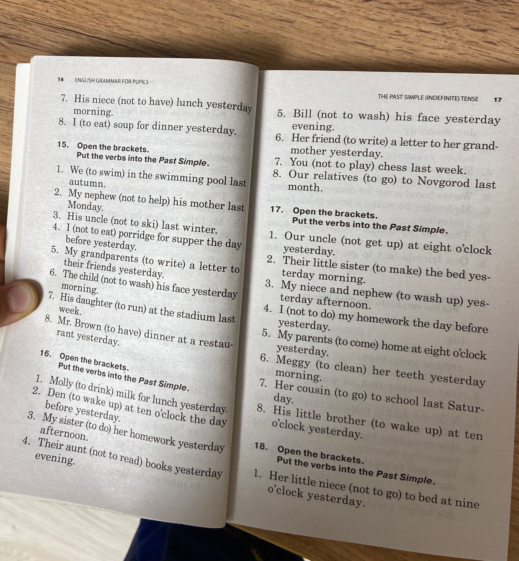 Фото задания: 18. Open the brackets. Put the verbs into the Past Simple. 1. Her little niece (not to go) to bed at nine o’clock yesterday.