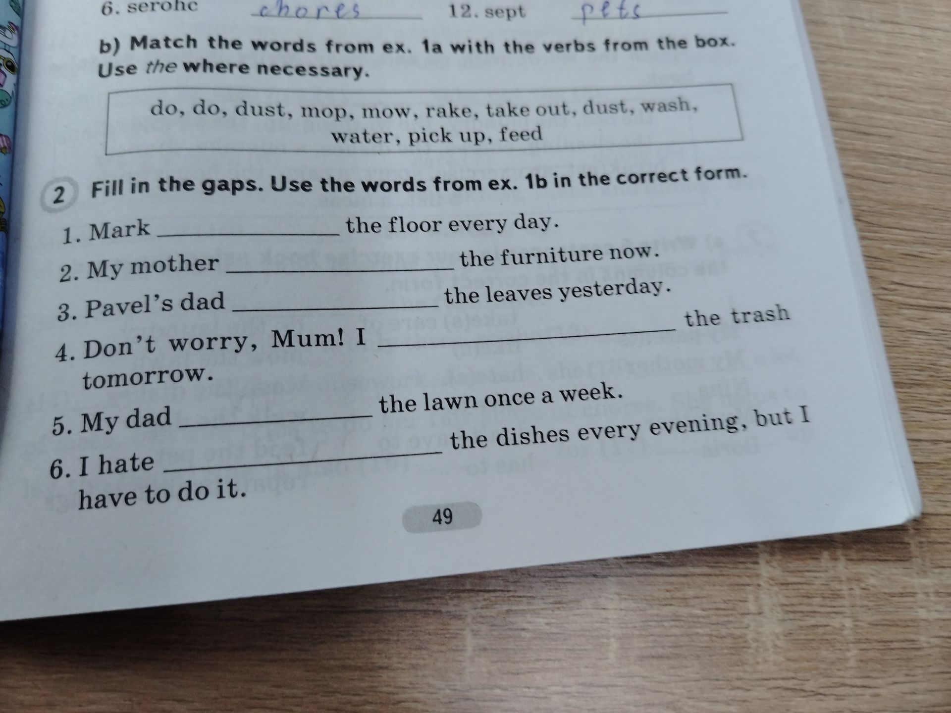 Фото задания: 2. Fill in the gaps. Use the words from ex. 1b in the correct form. 1. Mark ______ the floor every day. 2. My mother ______…