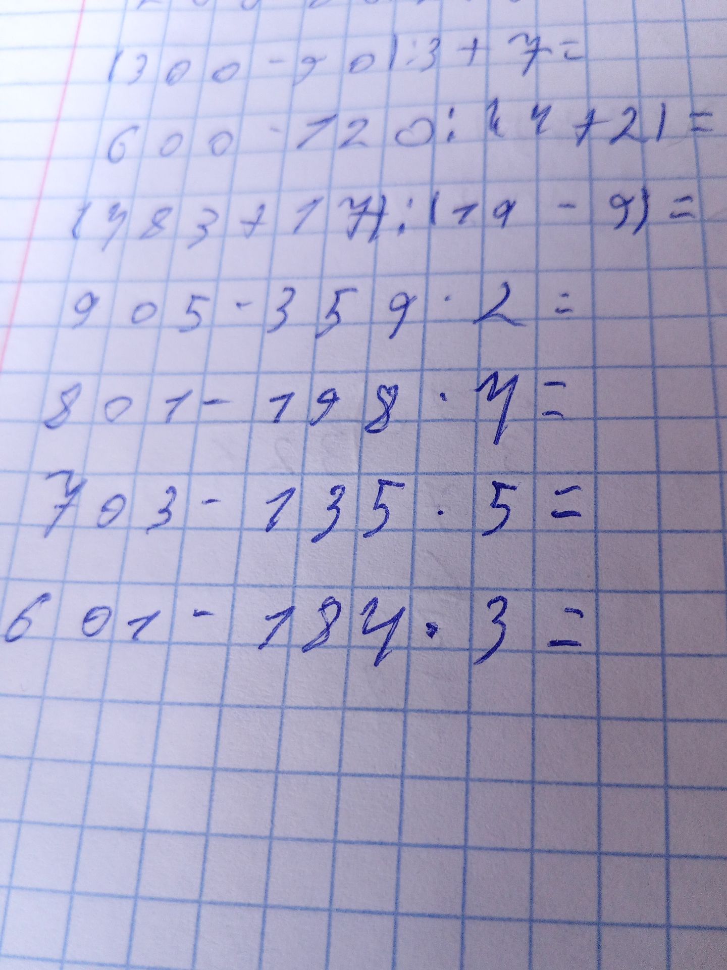 Фото задания: Вычислить: 300 − 90 : 3 + 7; 600 − 120 : 4 + 21; [третья строка неразборчива: «1983 + 17 : 179 − 9»]; 905 − 359 · 2; 807 −…