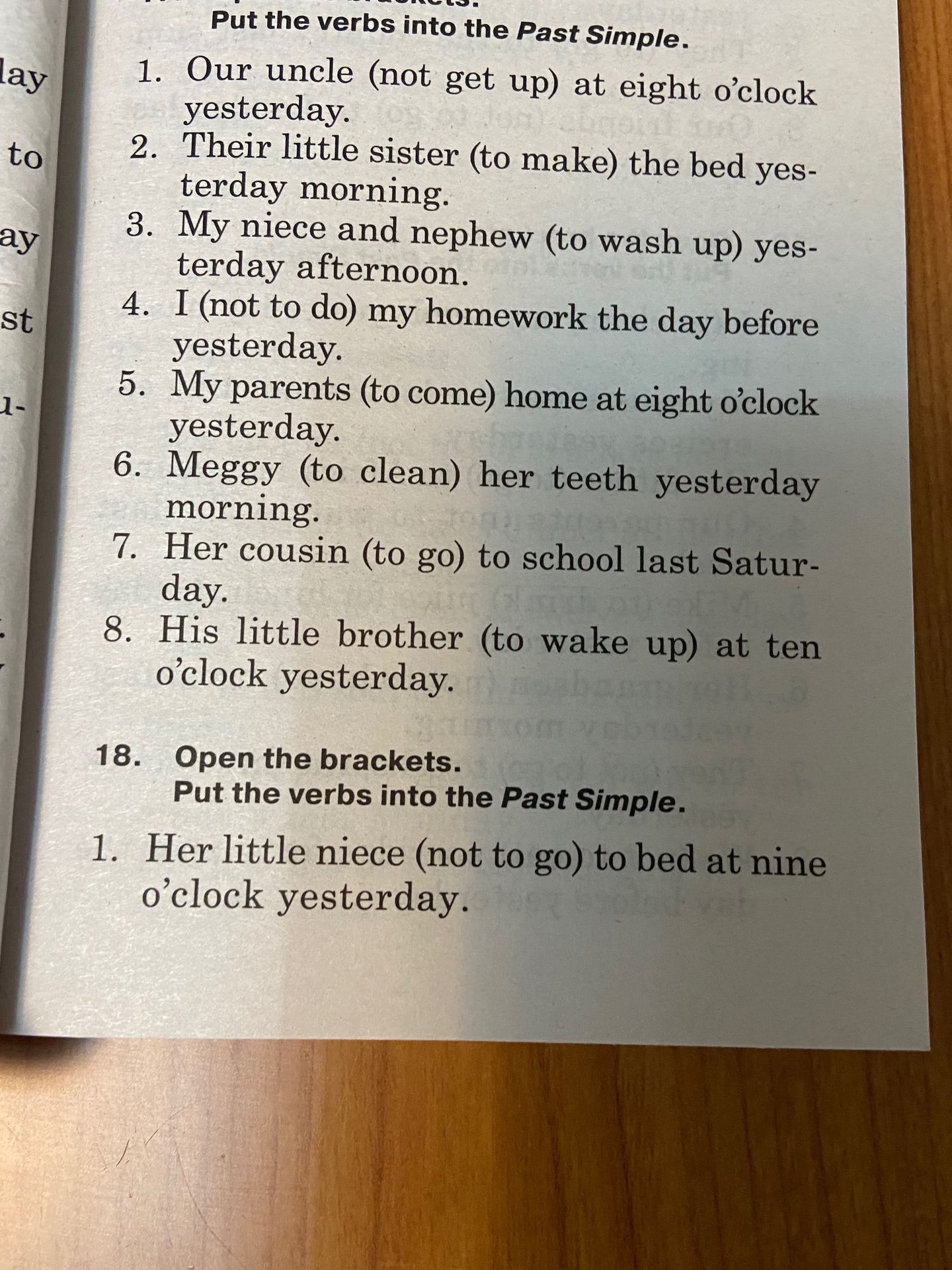 Фото задания: Put the verbs into the Past Simple. 1. Our uncle (not get up) at eight o’clock yesterday. 2. Their little sister (to make)…