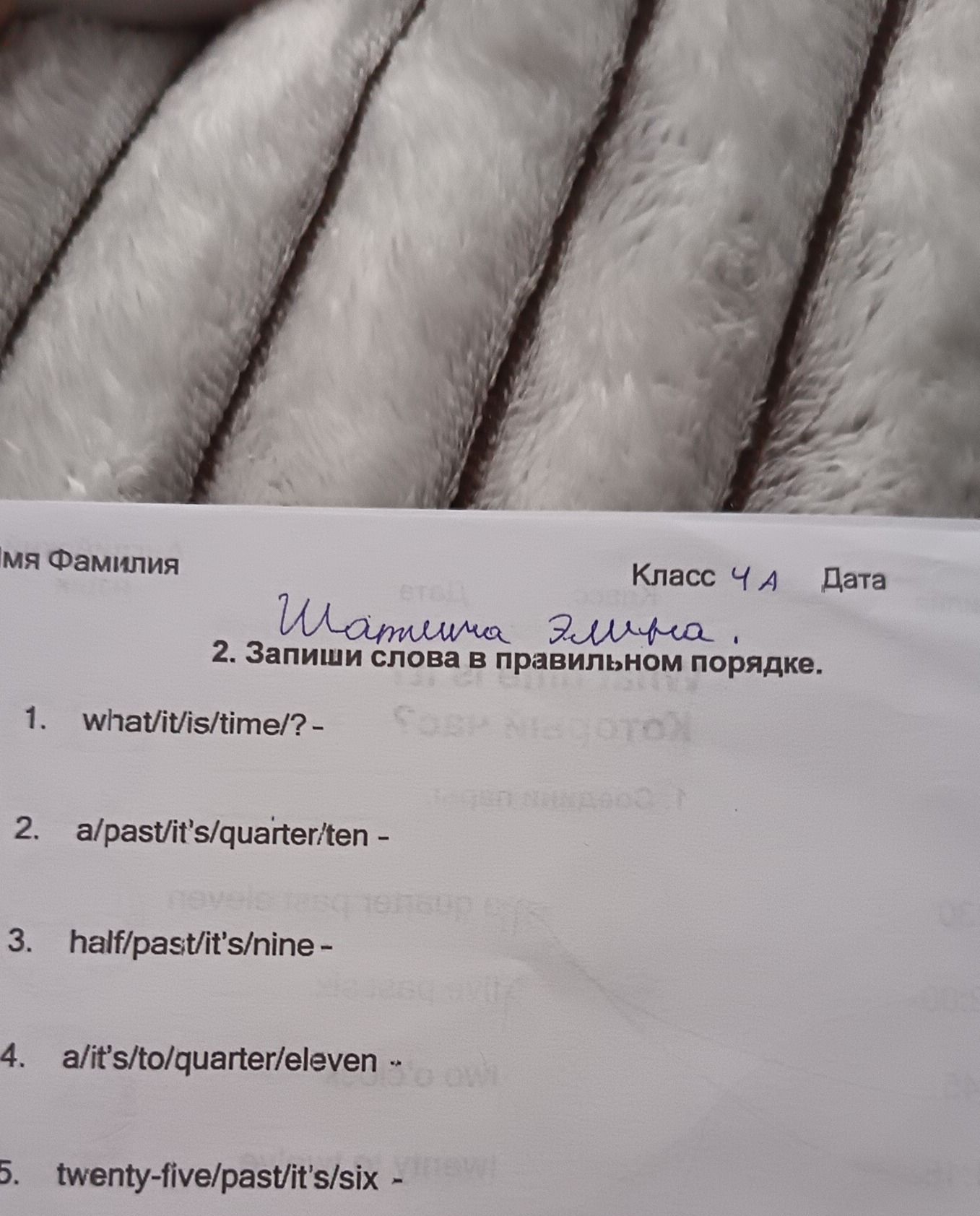 Фото задания: 2. Запиши слова в правильном порядке. 1. what/it/is/time/? 2. a/past/it’s/quarter/ten 3. half/past/it’s/nine 4.…